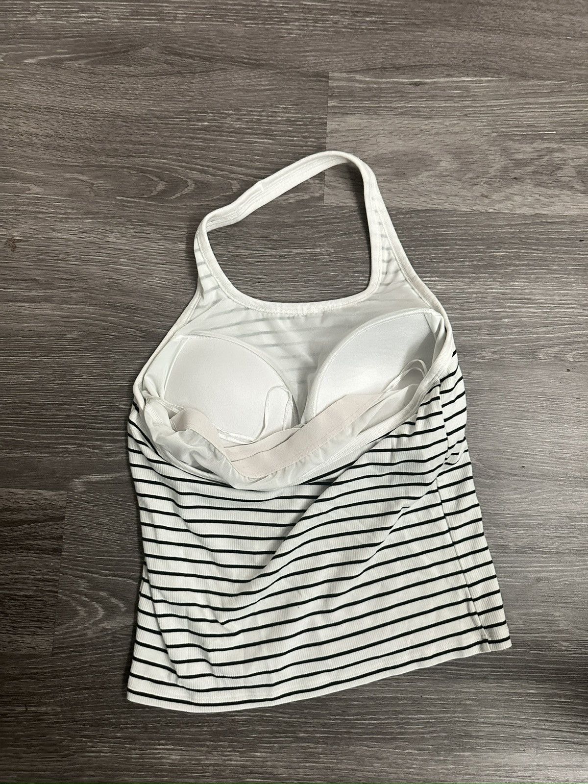 Uniqlo Uniqlo Padded Tank Top Size M / US 6-8 / IT 42-44 - 2 Thumbnail