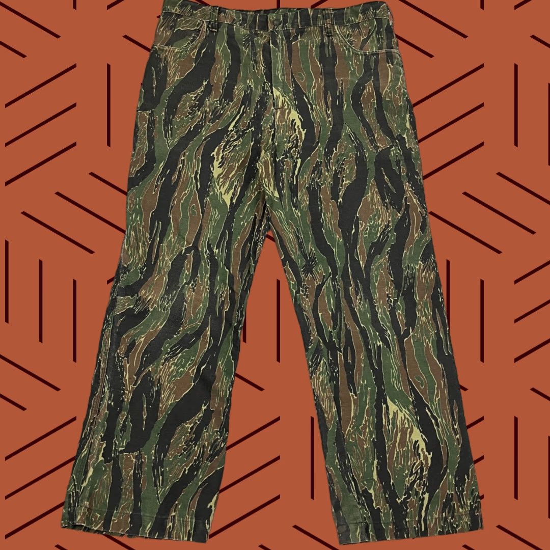 Vintage VINTAGE Bass Pro Pants Mens 38 x 28 Tiger Stripe Camo Hunting Military Outdoor Pants Mens 38 Inseam 28 Straight CVT? Size US 38 / EU 54 - 1 Thumbnail