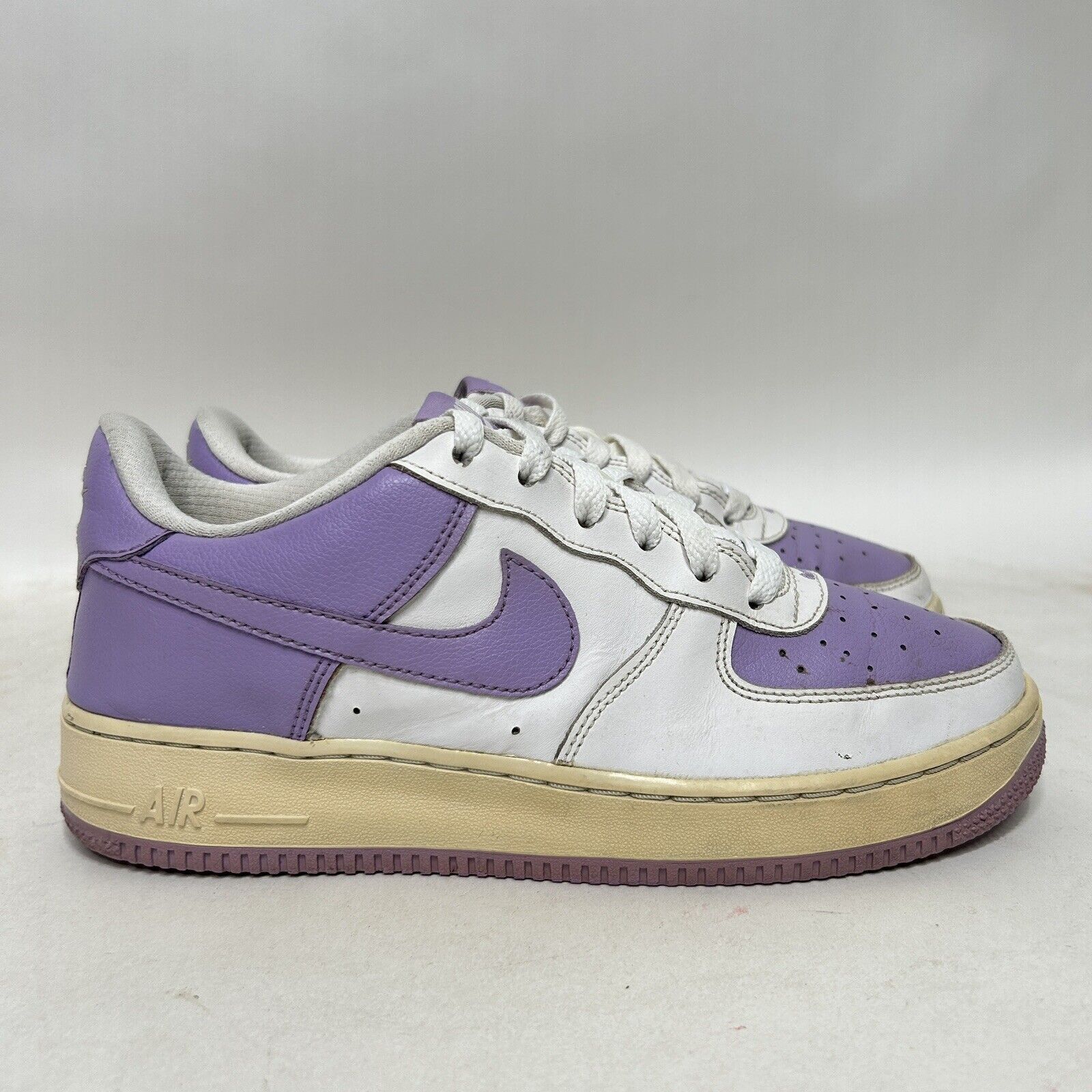 Nike Nike Shoes Air Force 1 GS “White Purple” 2024 Size US 8.5 / IT 38.5 - 4 Thumbnail
