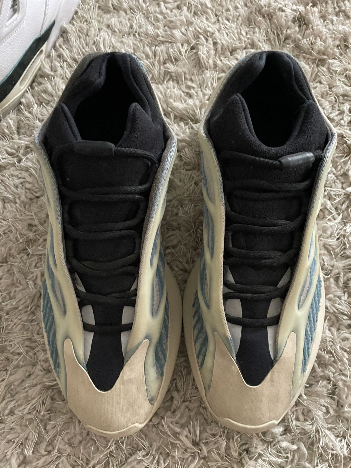 Adidas Adidas Yeezy 700 V3 Kyanite Size US 13 / EU 46 - 5 Thumbnail