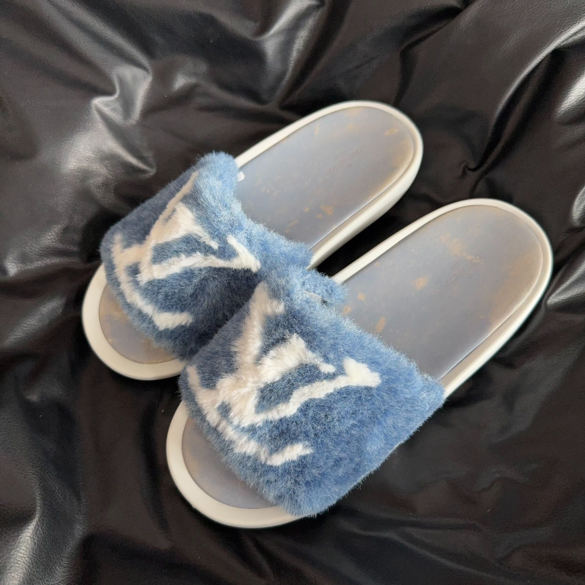 Louis Vuitton Louis Vuitton Blue Sandals 38 Women Size US 7.5 / IT 37.5 - 1 Thumbnail