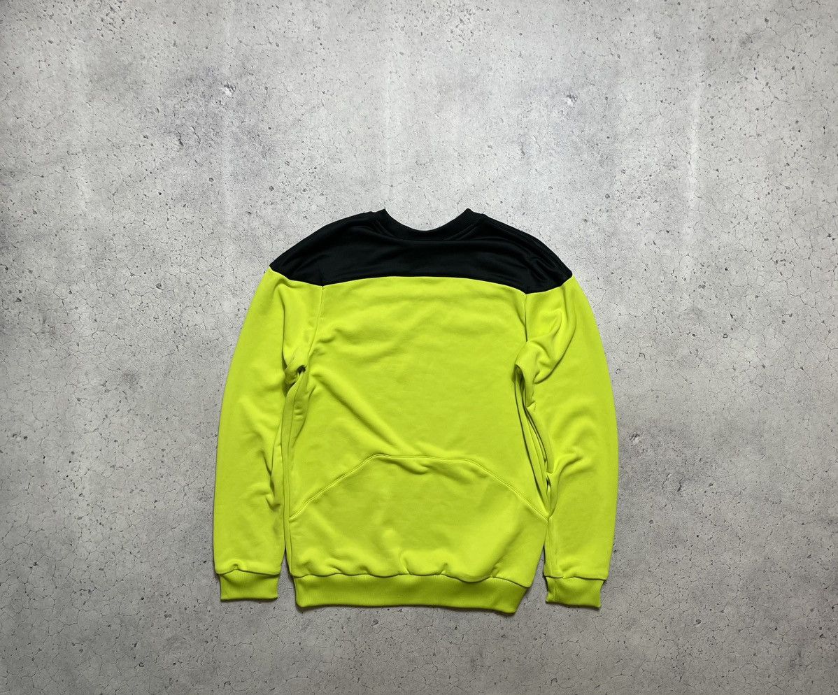 Umbro Vintage Umbro FC Manchester City Y2K Football Sweatshirt Size US L / EU 52-54 / 3 - 2 Thumbnail