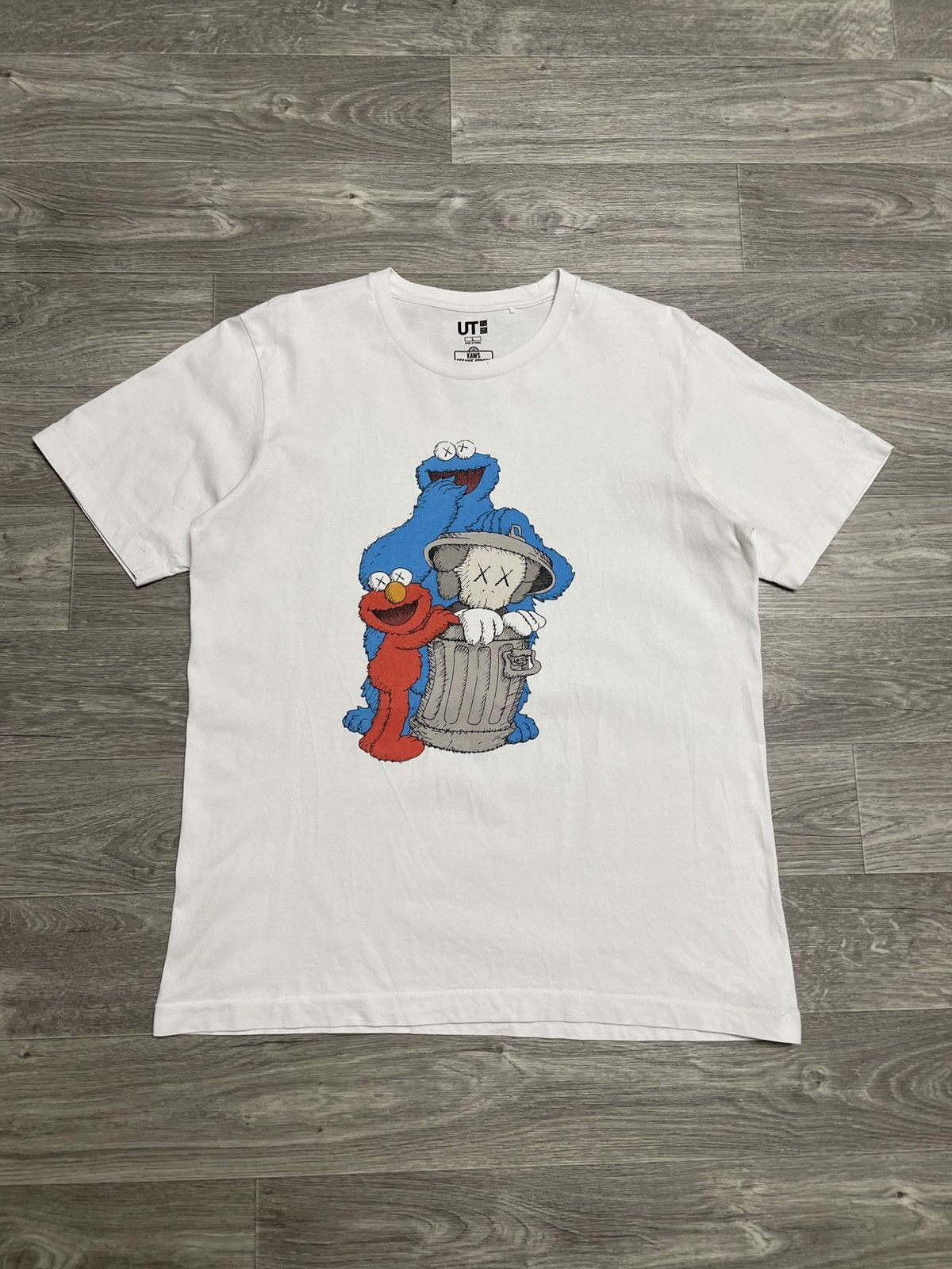 Kaws × Uniqlo KAWS X UNIQLO X SESAME STREET COMPANION TRASH CAN WHITE TEE Size US L / EU 52-54 / 3 - 1 Thumbnail