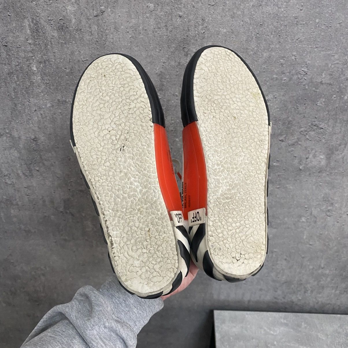 Off-White Off-White Vulcanized Low Sneakers Size US 8 / IT 38 - 14 Thumbnail