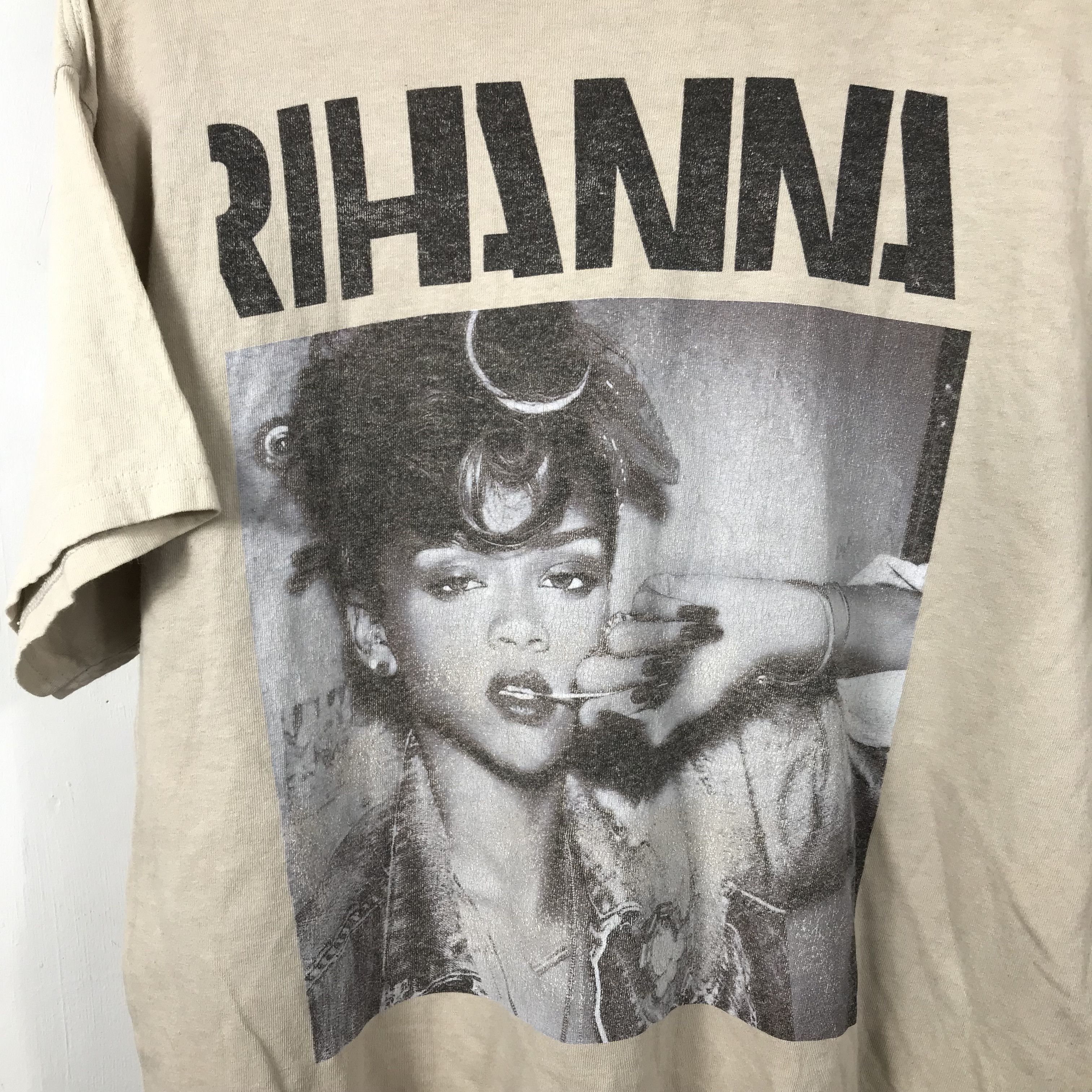 Band Tees Vintage Rihanna “Bitch better have my money” Band Shirt XL Size US L / EU 52-54 / 3 - 4 Thumbnail