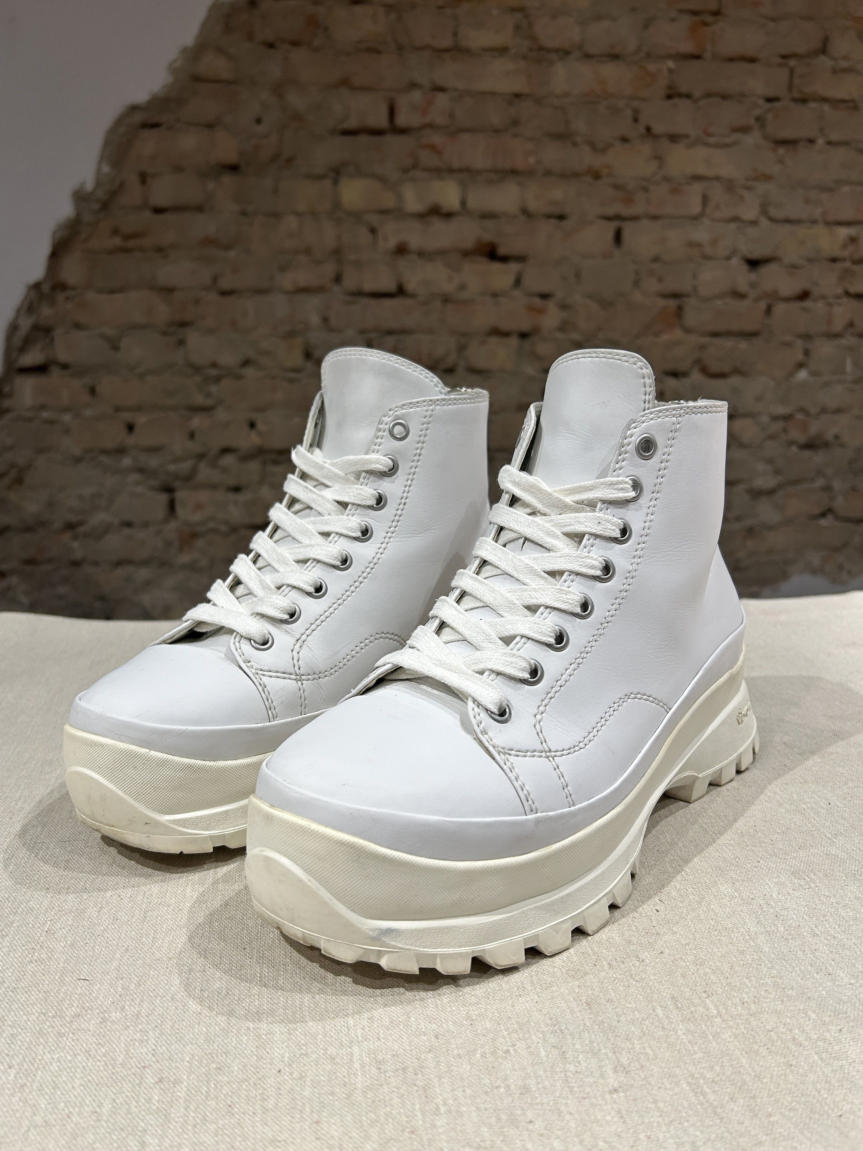 KAZUYUKI KUMAGAI レザーサイドジップブーツ ホワイト Kazuyuki Kumagai Attachment KAZAYUKI KUMAGAI Micro-Coating High
