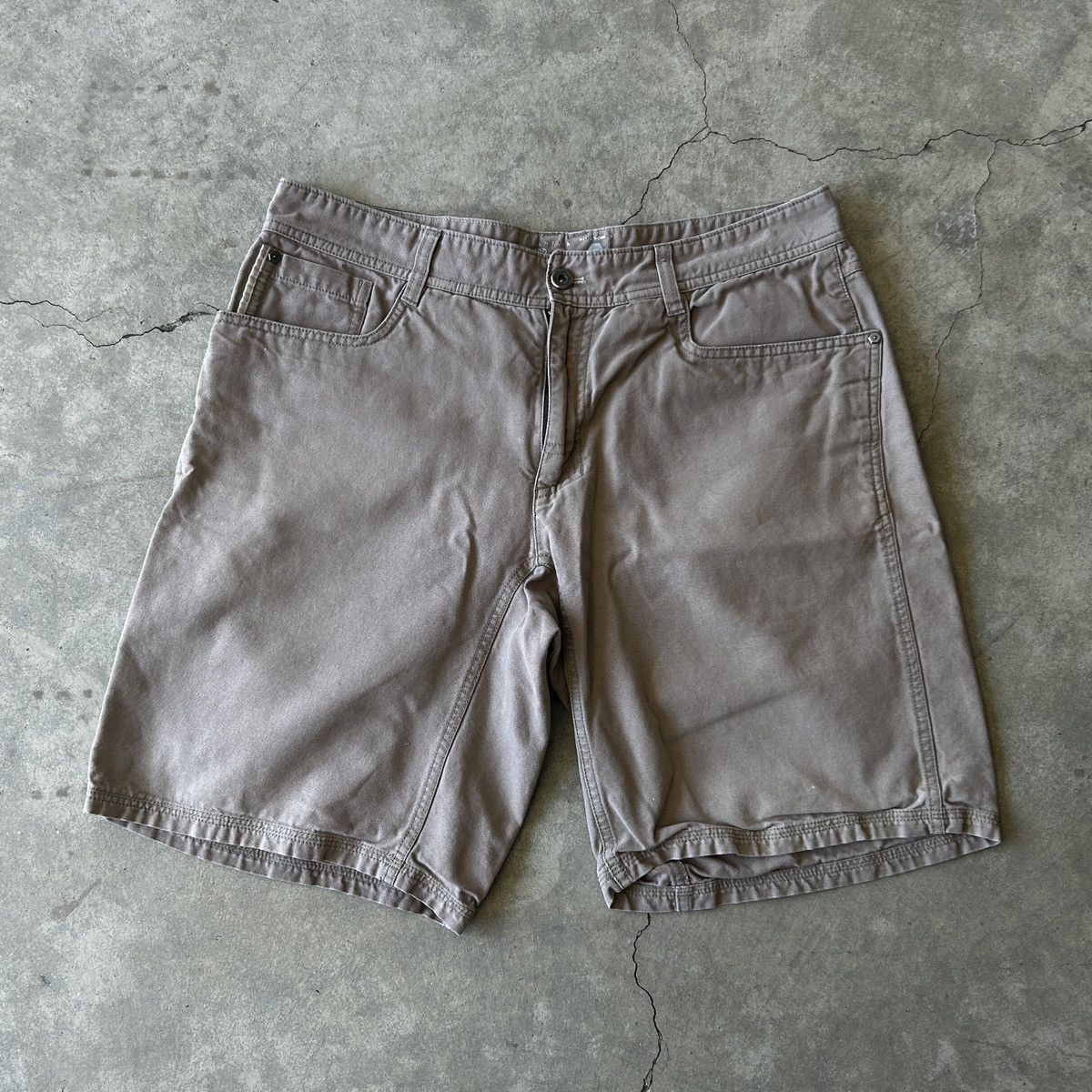 Mountain Hardwear Mountain Hardwear Shorts Cargo Hiking Tan 33 Size US 33 - 1 Thumbnail