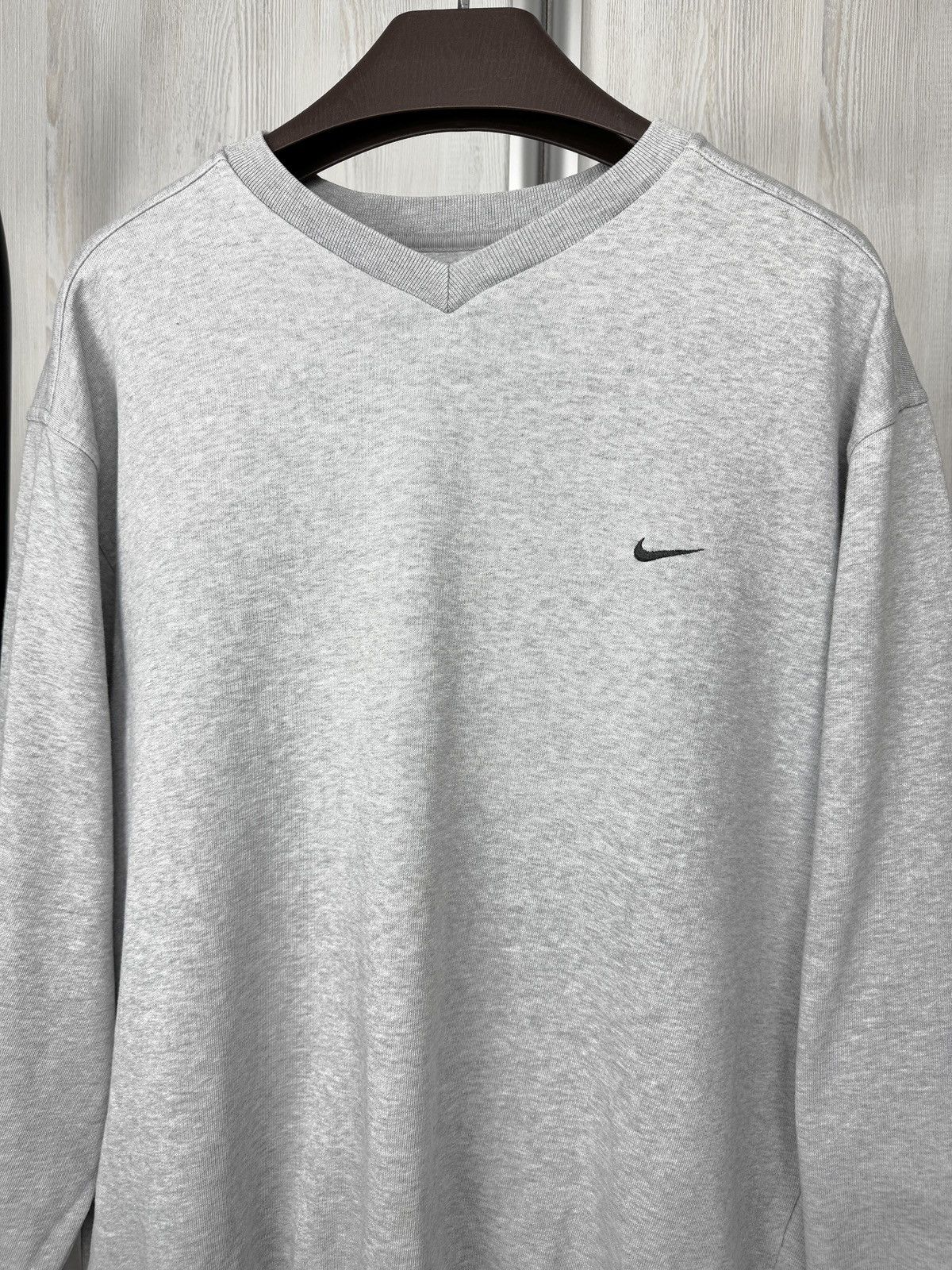 Nike Nike vintage y2k grey basic small logo swoosh sweatshirt Size US L / EU 52-54 / 3 - 3 Thumbnail