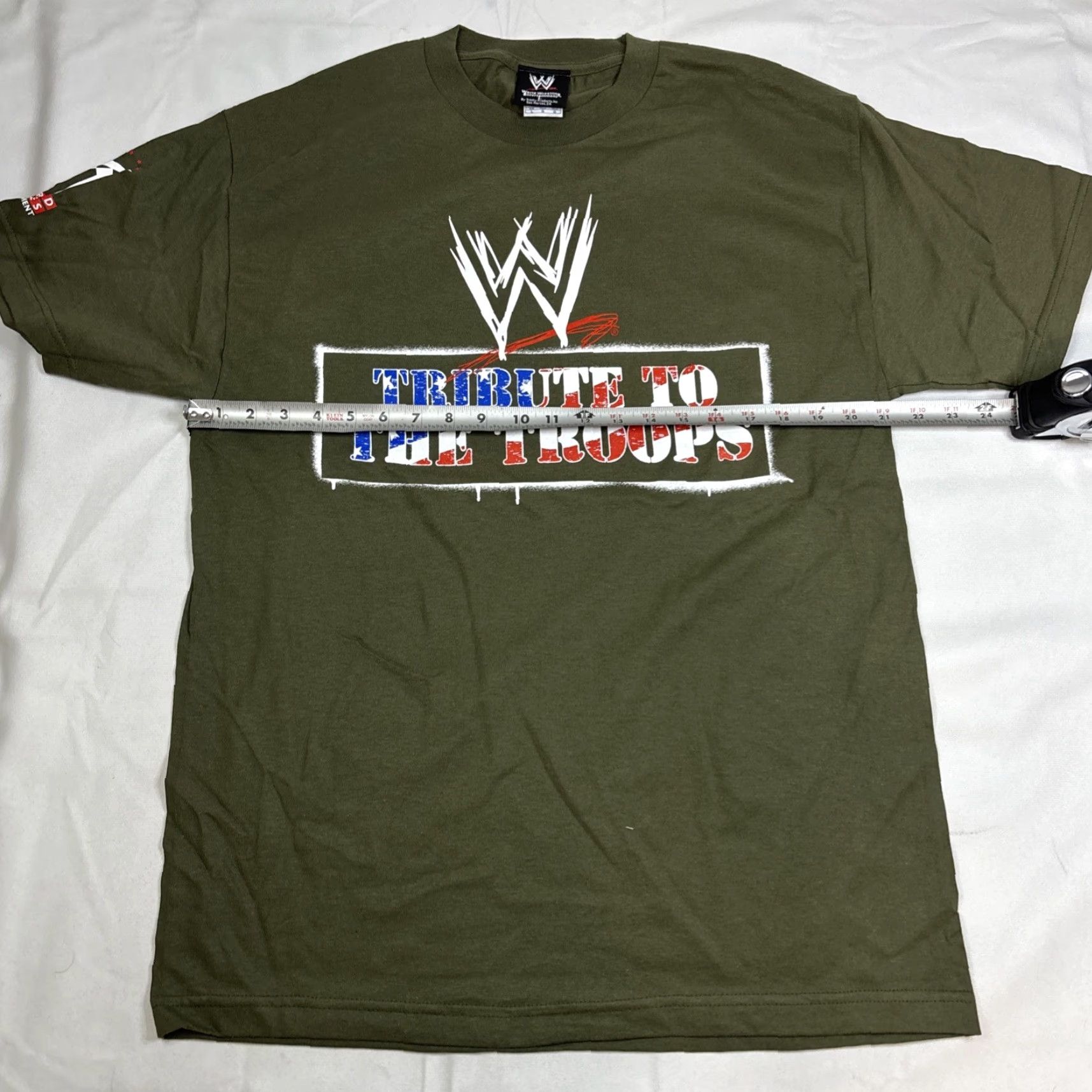 Vintage VINTAGE WWE T Shirt Men’s Large Tribute To The Troops 2005 Green Red White Blue USA Wrestling Men L Green Vintage Red White Blue Size US L / EU 52-54 / 3 - 4 Thumbnail