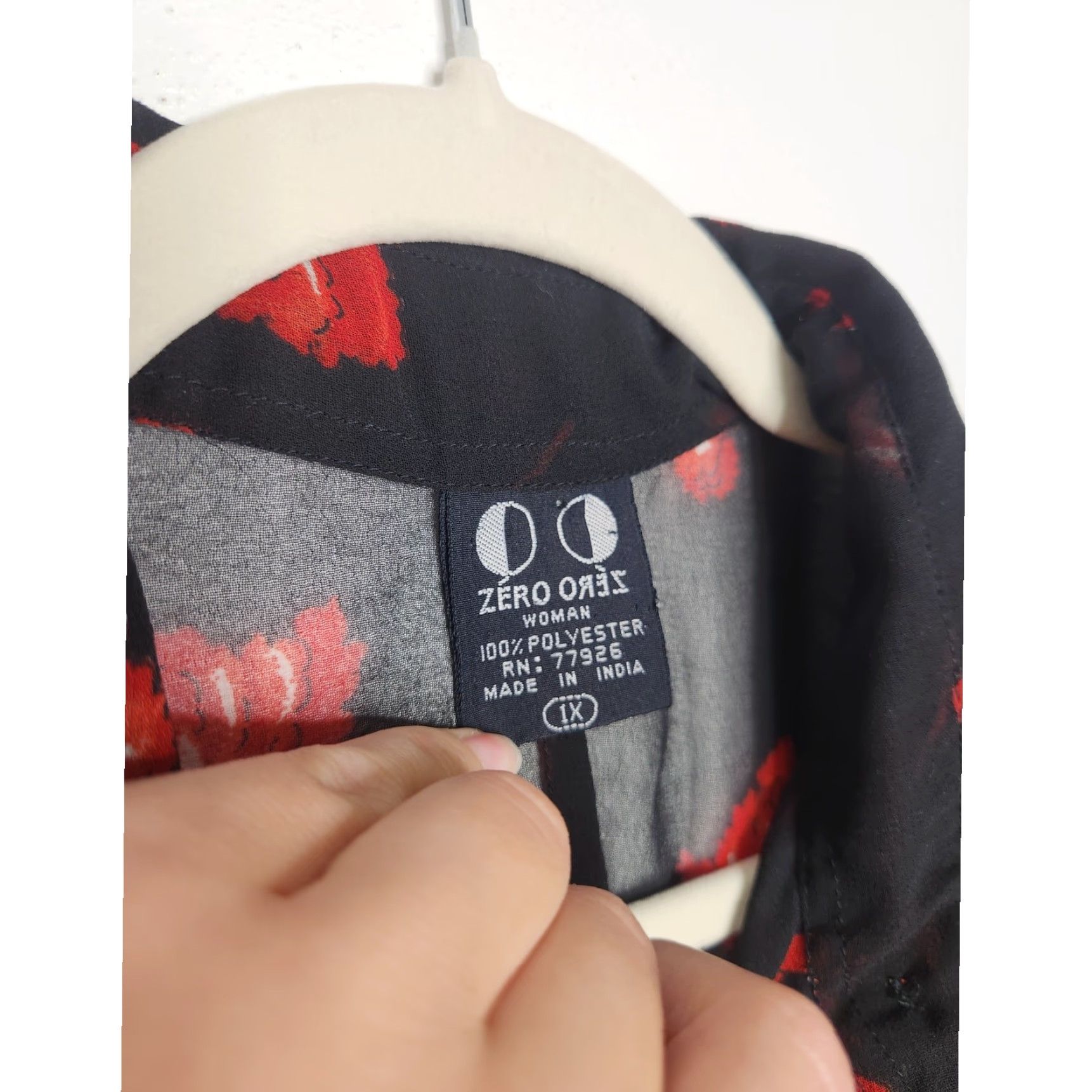 Vintage VINTAGE Black Zero Zero Shirt 1X Button-Up Women 2Pits 41 Length Nature Roses Art Duster Emo Goth Fall Autumn Vintage Size XL / US 12-14 / IT 48-50 - 4 Thumbnail