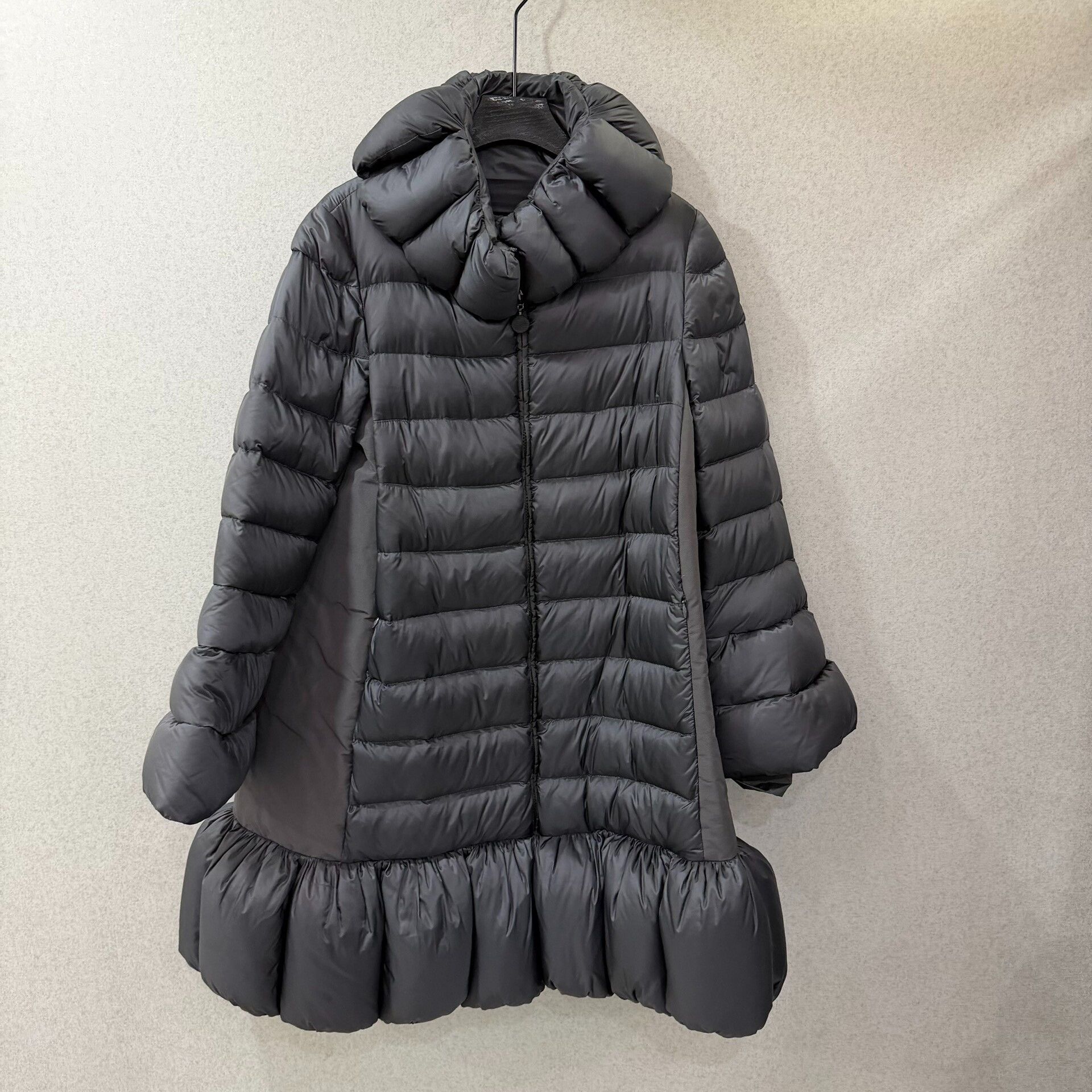Moncler Moncler Down Down Jacket XS Women Size XS / US 0-2 / IT 36-38 - 1 Thumbnail