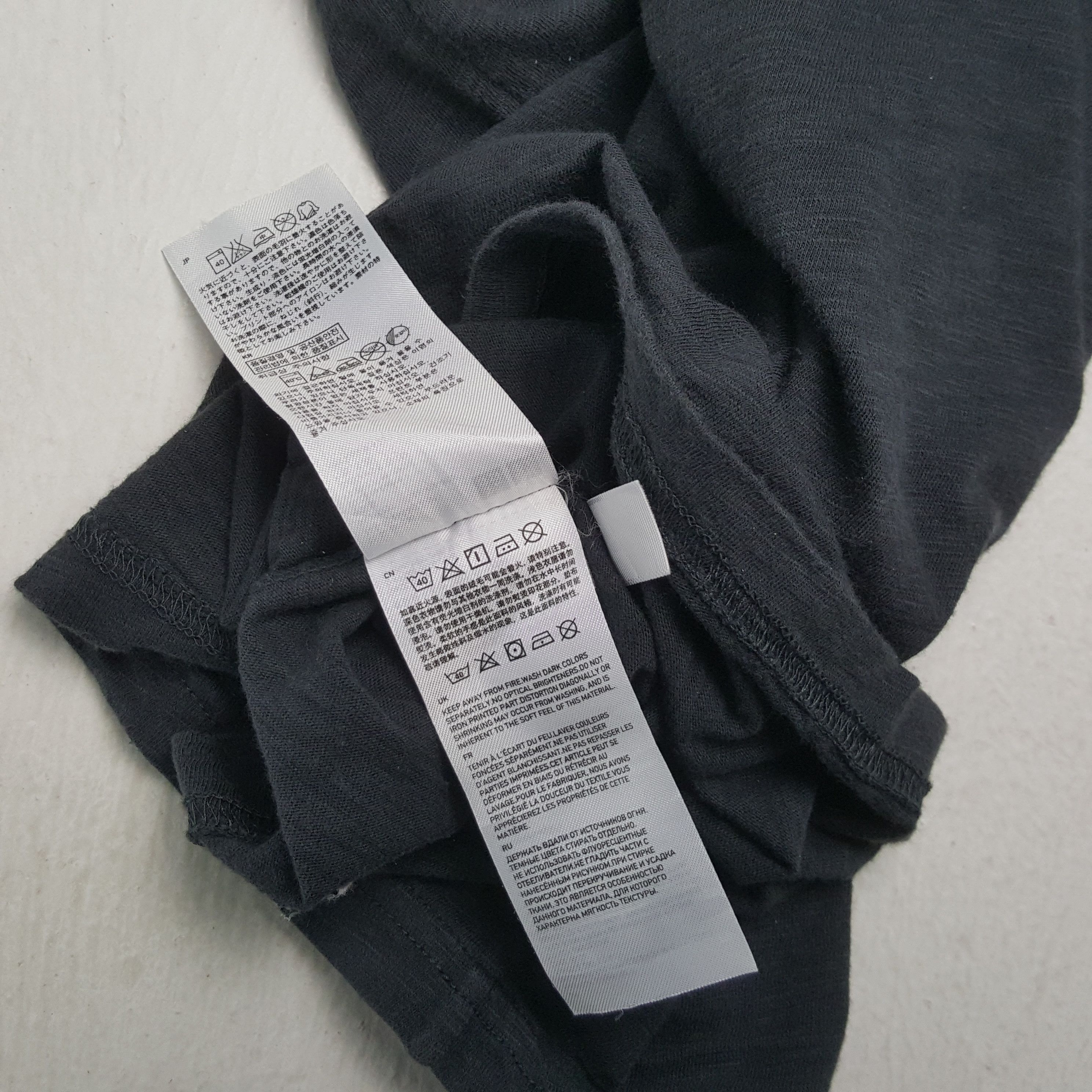 Undercover × Uniqlo × Vintage Vintage UNIQLO x UNDERCOVER Japanese Brand T-Shirts Size US S / EU 44-46 / 1 - 5 Thumbnail