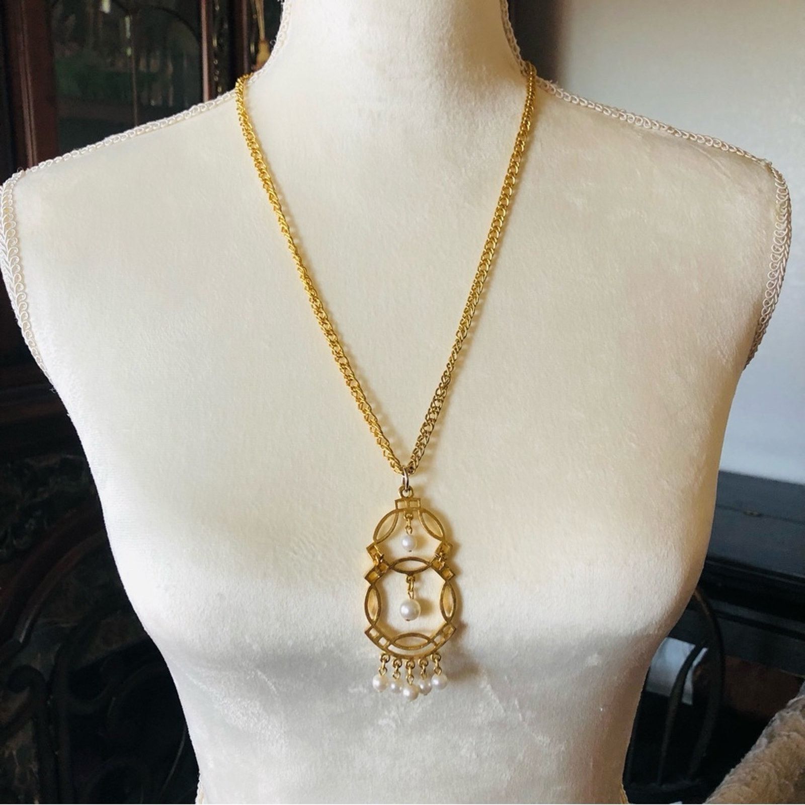Vintage Vintage 80s gold braided chain Pearl medallion necklace Size ONE SIZE - 1 Thumbnail