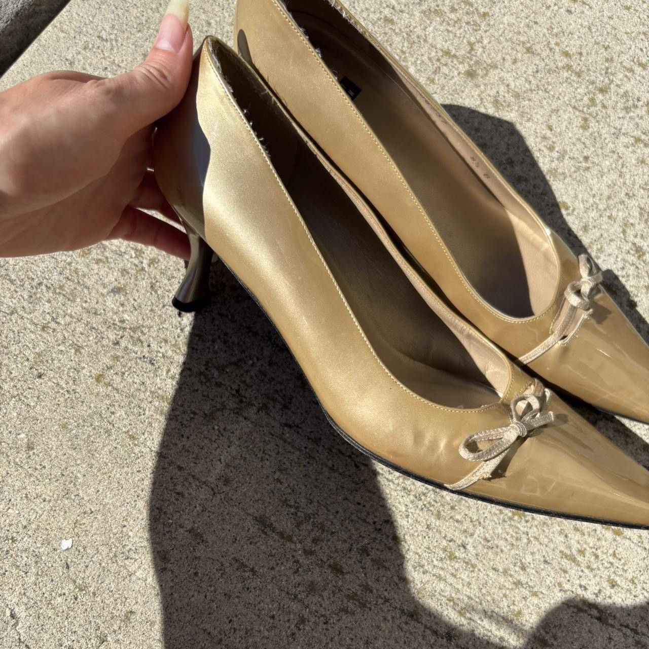 Stuart Weitzman Vintage Stuart Weitzman Gold Kitten Heels with Bow Accent Size US 8 / IT 38 - 4 Thumbnail