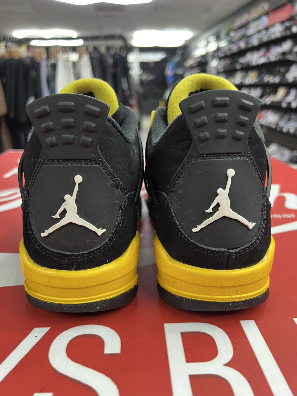 Jordan Brand Air Jordan 4 Retro Thunder (2023) (GS) Size 6.5Y 408452-017 Size US 6.5 / EU 39-40 - 5 Thumbnail