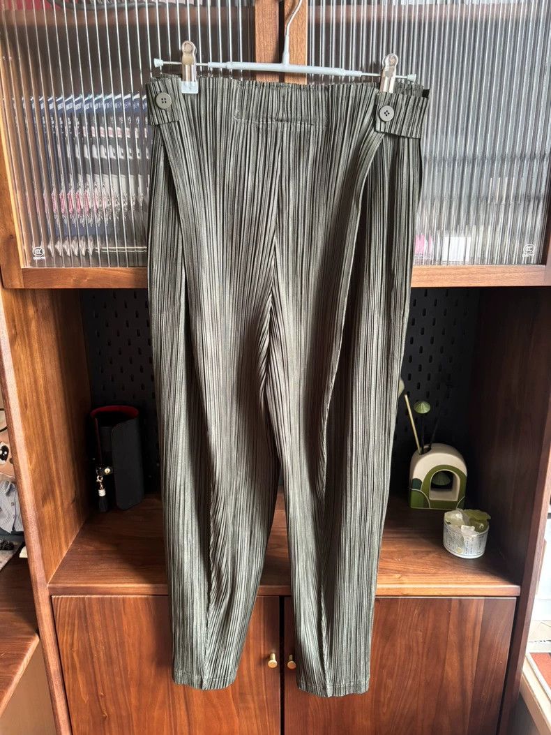 Issey Miyake Issey Miyake size:2 Black pleated trousers Size 22" - 3 Thumbnail