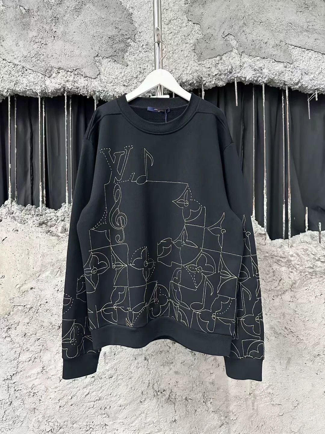 Louis Vuitton Louis Vuitton Embroidered Logo Hoodie Size US L / EU 52-54 / 3 - 1 Thumbnail
