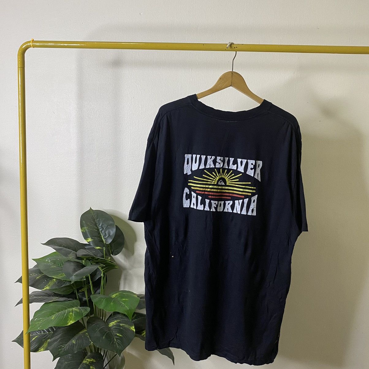 Quiksilver Vintage Y2K Quiksilver California Surf Style Surfing Tee Size US XL / EU 56 / 4 - 1 Thumbnail