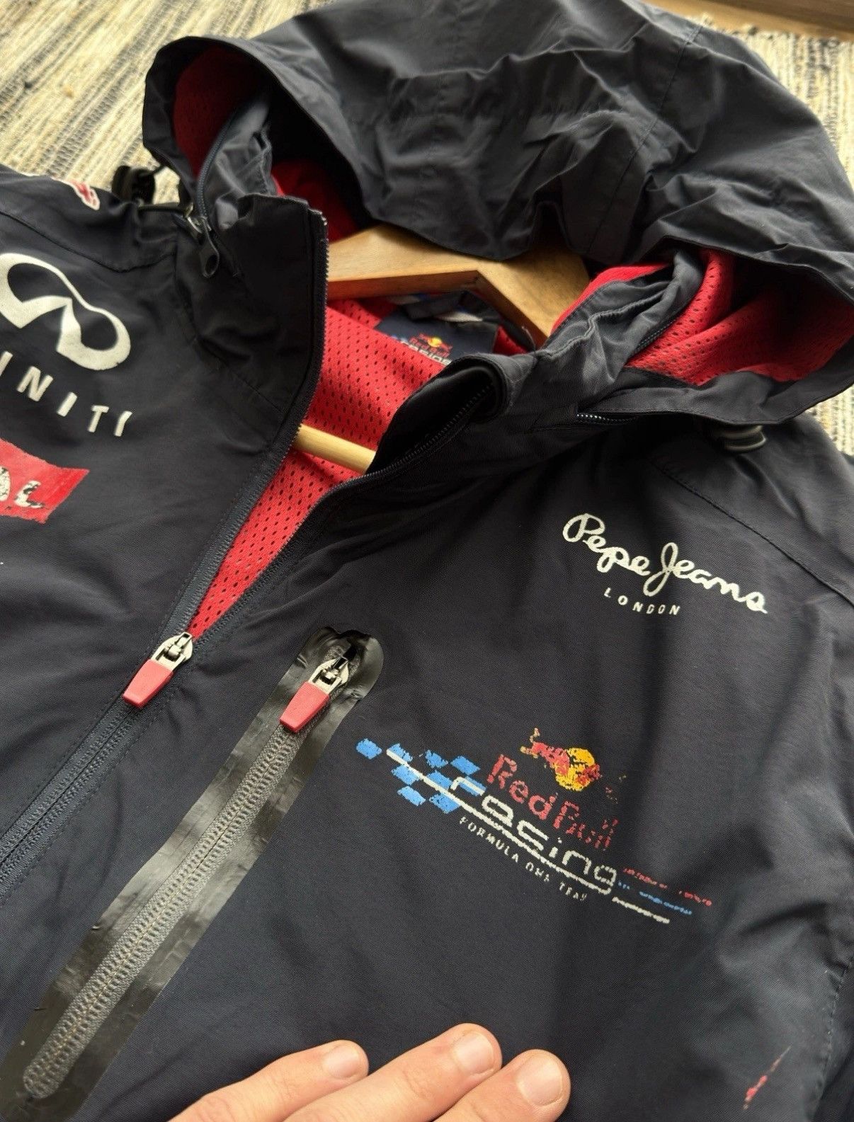 Red Bull Red Bull Infiniti Racing Windbreaker Distressed Jacket SizeS Size US S / EU 44-46 / 1 - 8 Thumbnail