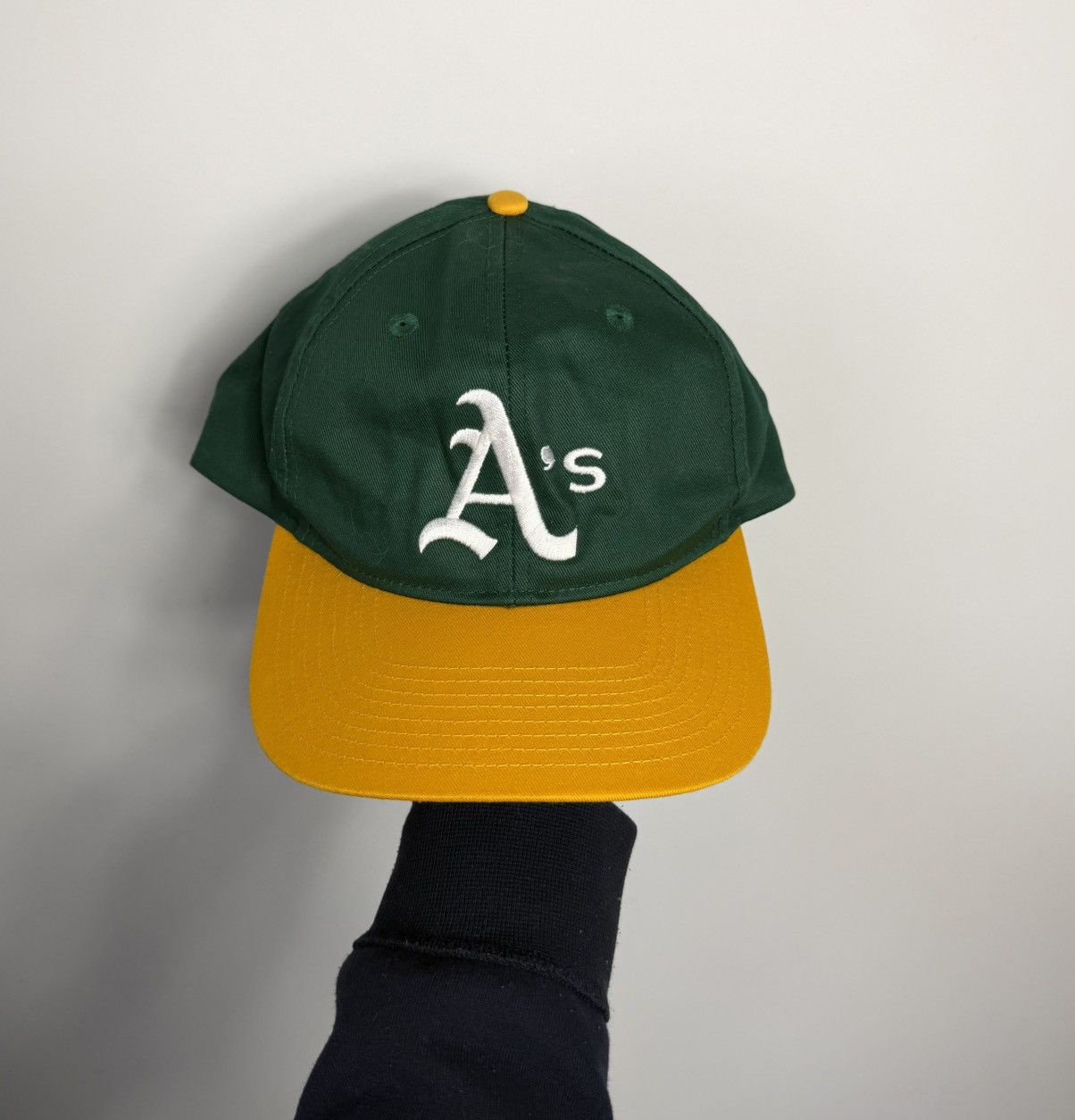 MLB 80's New Era Oakland A's MLB Genuine Merchandise Vintage Size ONE SIZE - 1 Thumbnail