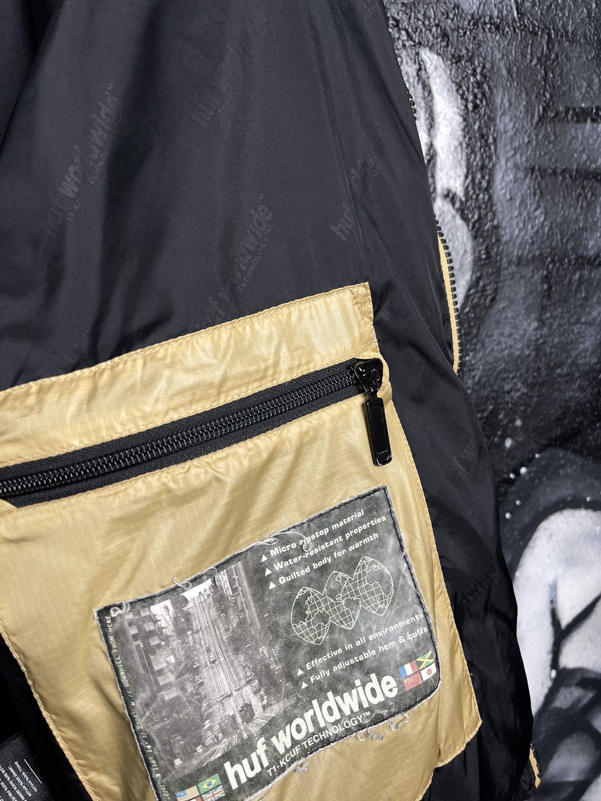 Huf × Vintage Huf Worldwide Down Puffer Jacket Men’s Size M Size US M / EU 48-50 / 2 - 19 Thumbnail