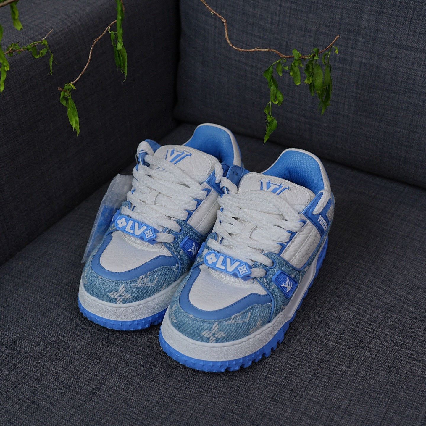 Louis Vuitton Louis Vuitton Training Blue Lowtop Sneakers us_6 Women Size US 6 / IT 36 - 1 Thumbnail