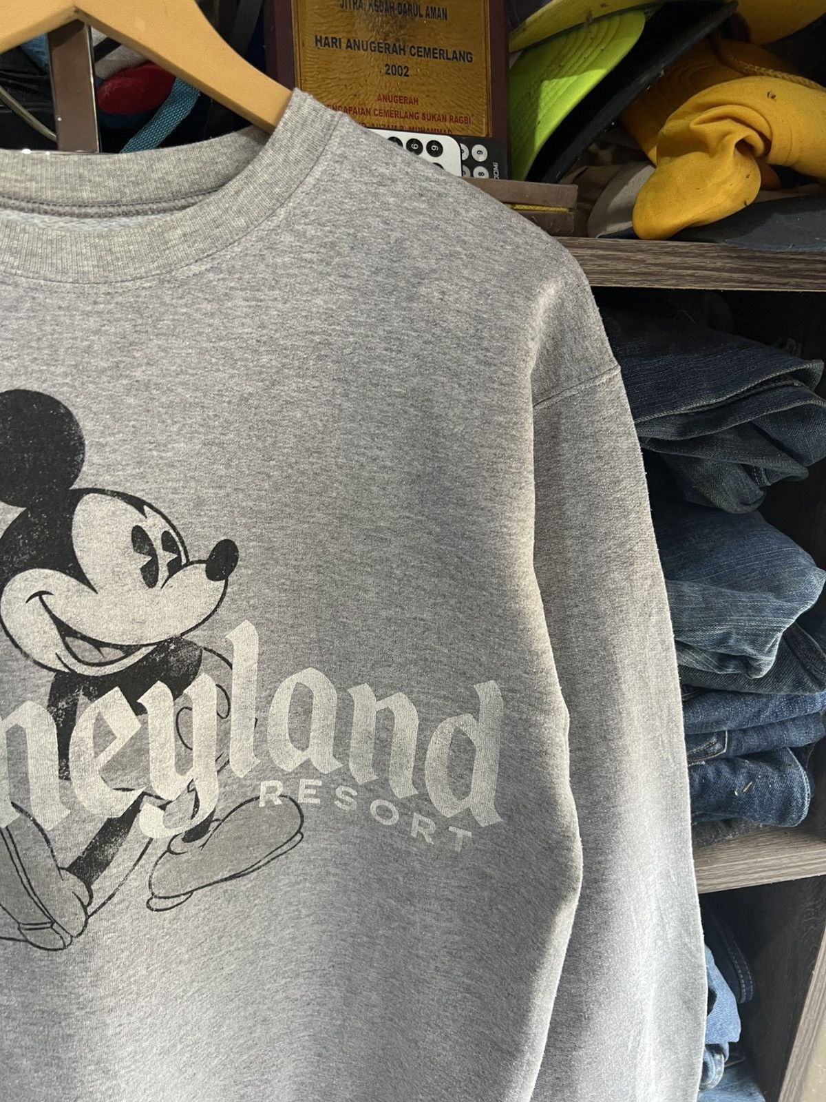 Mickey Mouse 🔥Hanes Disneyland Resort Crewneck Sweatshirt Size US S / EU 44-46 / 1 - 5 Thumbnail