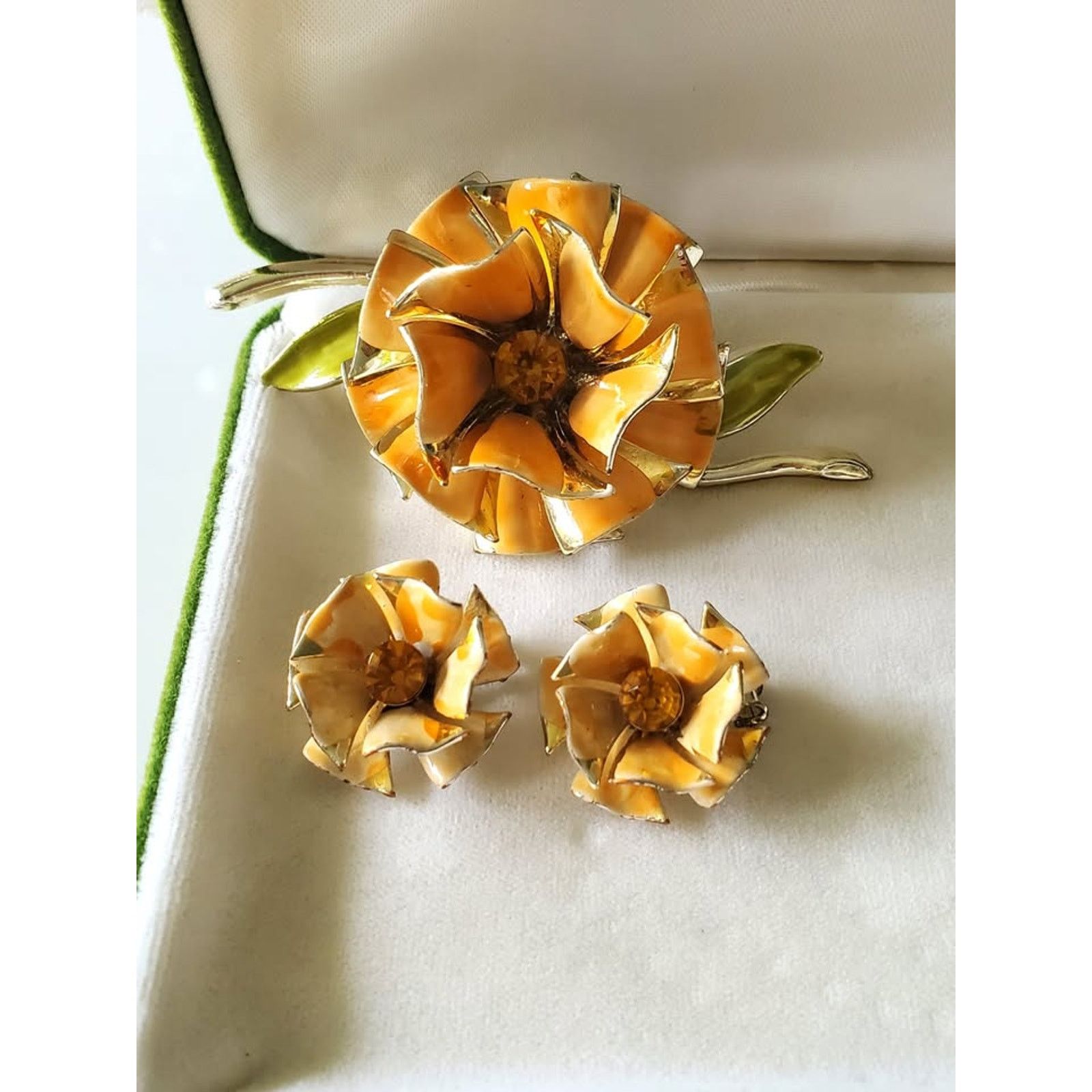 Other Vintage 1960s Demi Parure Yellow Floral Jewelry Set Size ONE SIZE - 1 Thumbnail