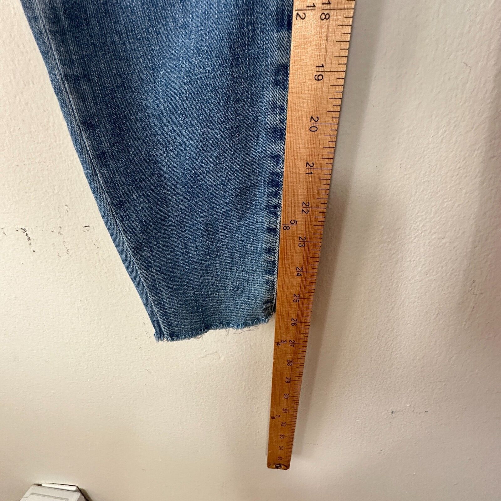 Good American Good American Blue Good Legs Cropp Mid-Rise Booty Shaping 28 Size 28" / US 6 / IT 42 - 12 Thumbnail