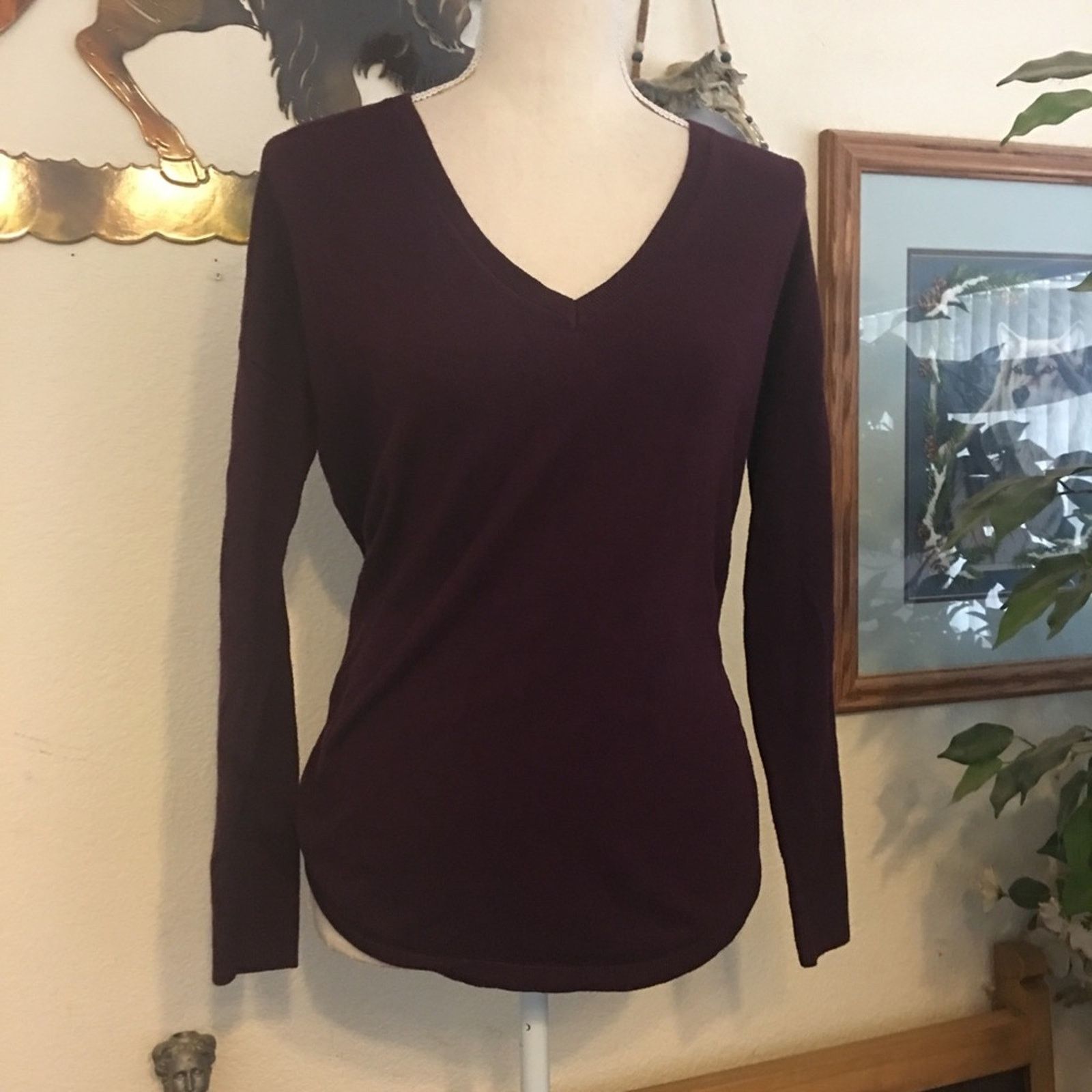 Express Express super soft burgundy v neck sweater XS Size XS / US 0-2 / IT 36-38 - 2 Thumbnail
