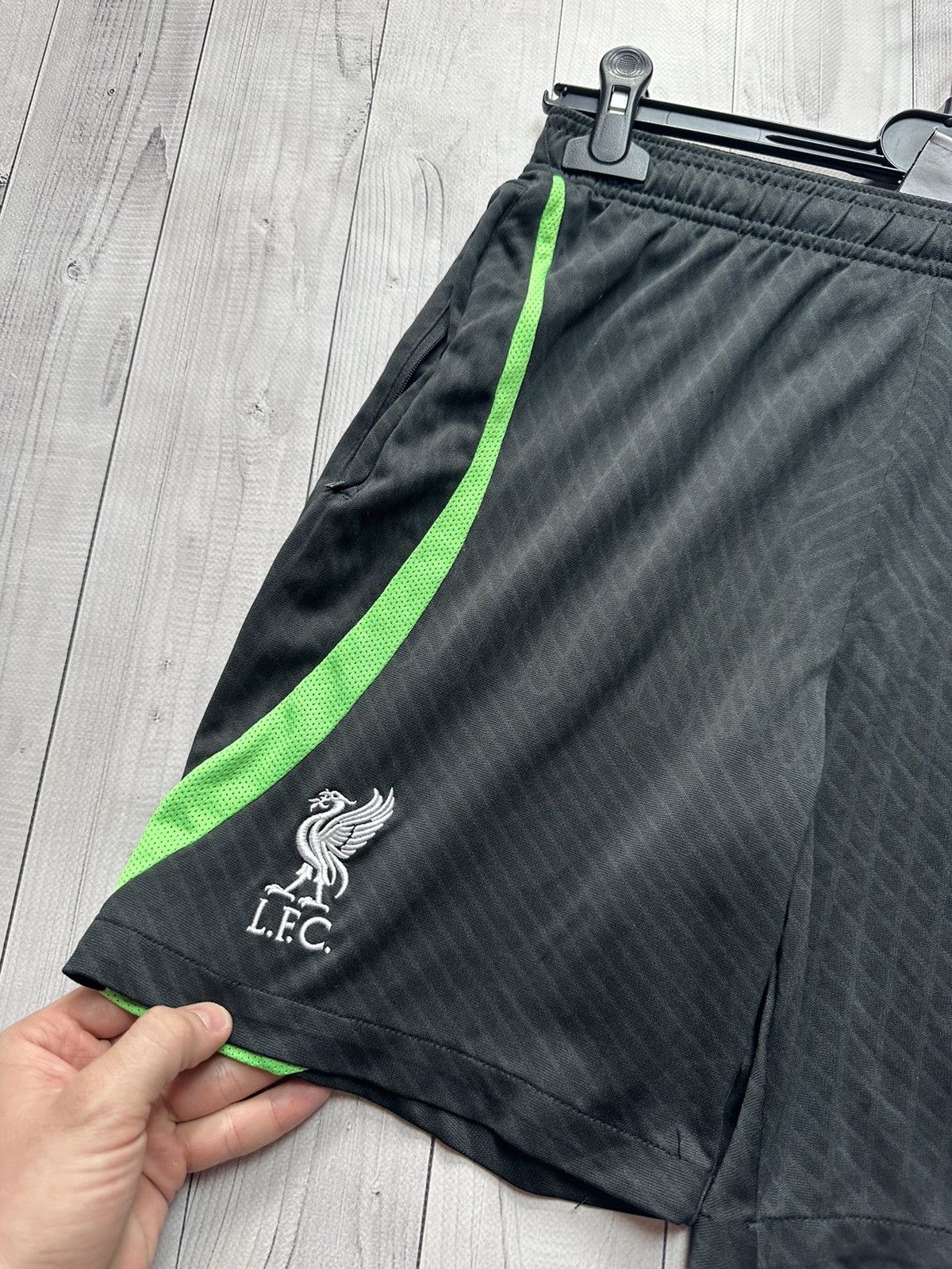 Nike Nike Liverpool soccer shorts logo green line size Xs/S Size US 29 - 2 Thumbnail
