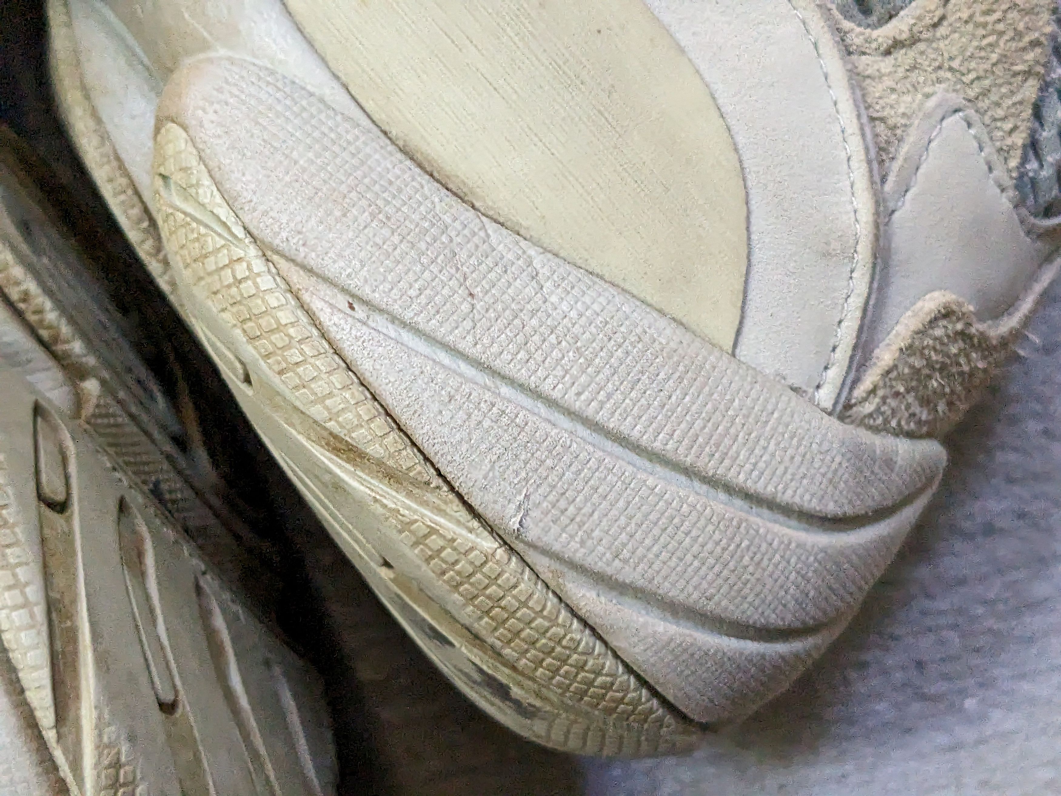 Adidas × Kanye West Adidas Yeezy 500 Salt Size 11 Suede Kanye West Ye EE7287 Size US 11 / EU 44 - 9 Thumbnail