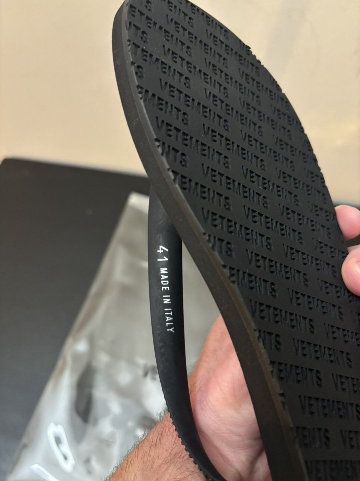 Vetements Vetements Logo Thong Flip Flops Black Size US 8 / EU 41 - 8 Thumbnail