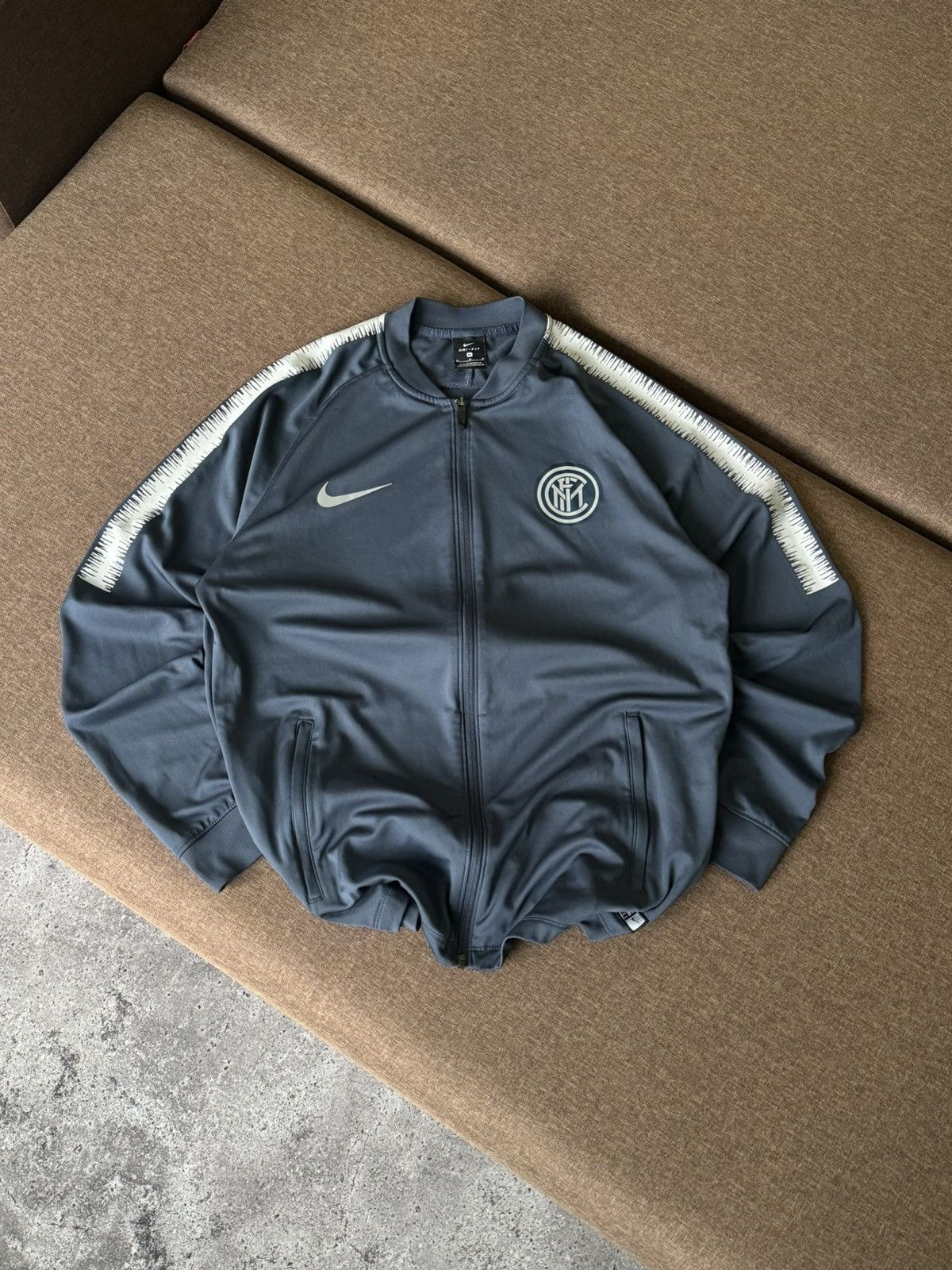 Nike Nike Inter Milan reflective jacket hoodie vintage style Size US M / EU 48-50 / 2 - 2 Thumbnail