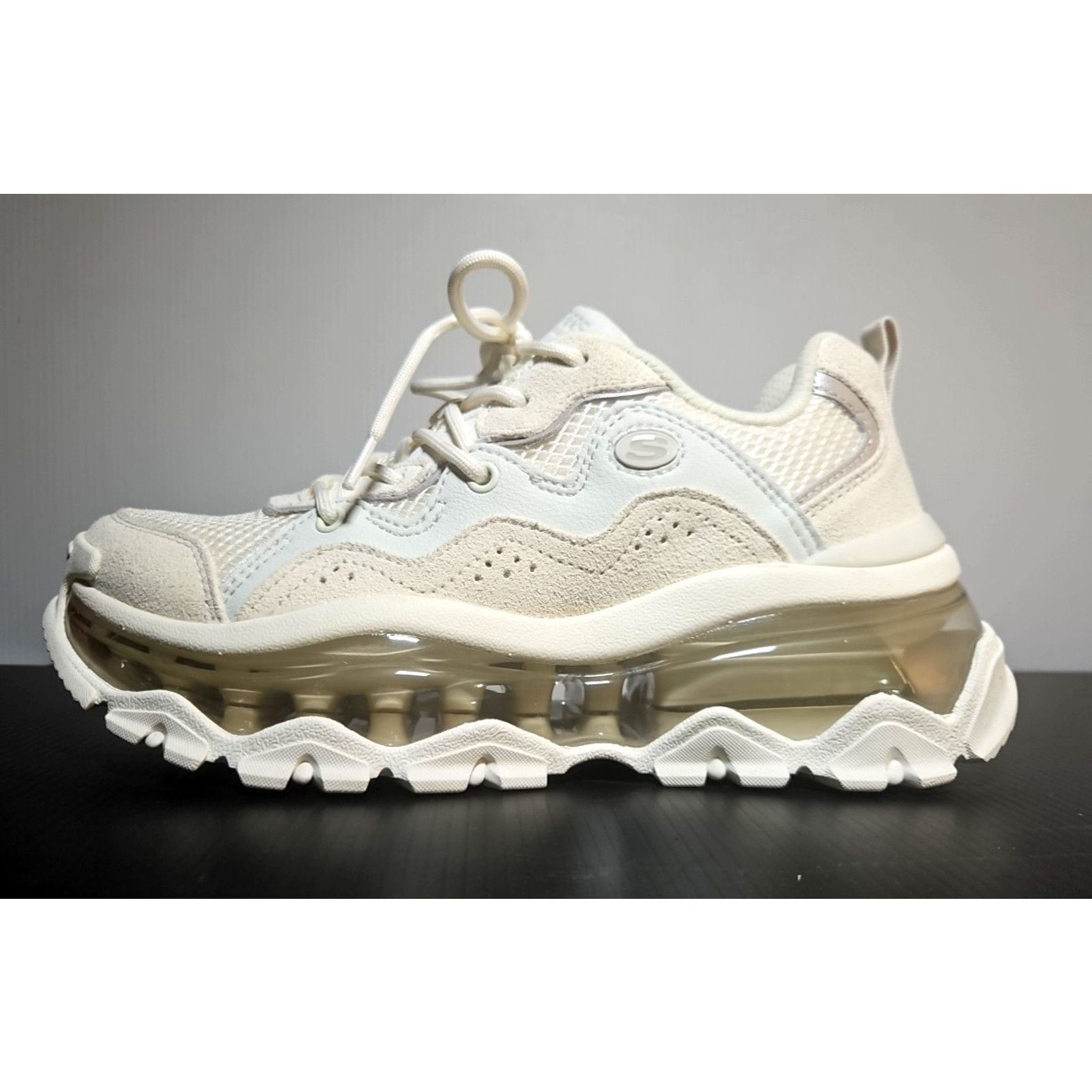 SKECHERS Size 7 Women’s Skechers Uno Chaos Athletic Sneakers White Size US 7 / IT 37 - 3 Thumbnail