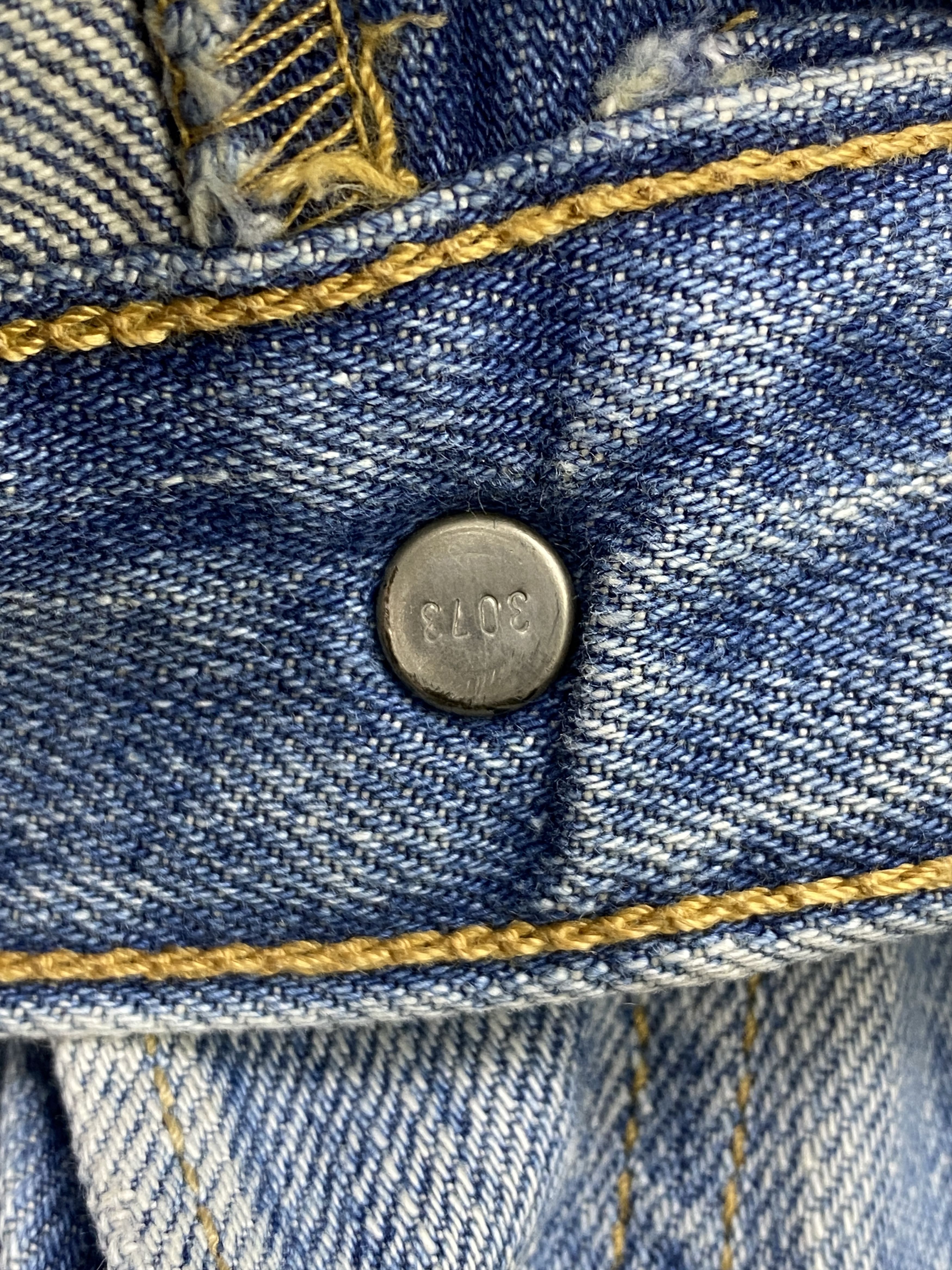 Levi's × Vintage Distressed Vintage Levi's 501 Light Blue Jeans Size US 34 / EU 50 - 14 Thumbnail