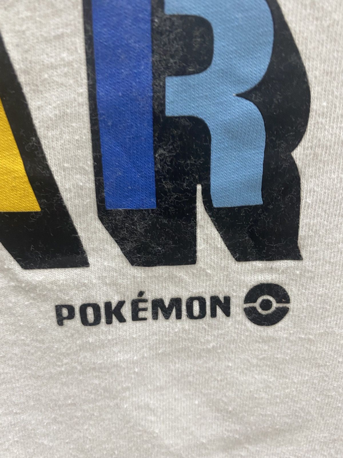 GU GALAR POKÉMON TSHIRT Size US M / EU 48-50 / 2 - 3 Thumbnail