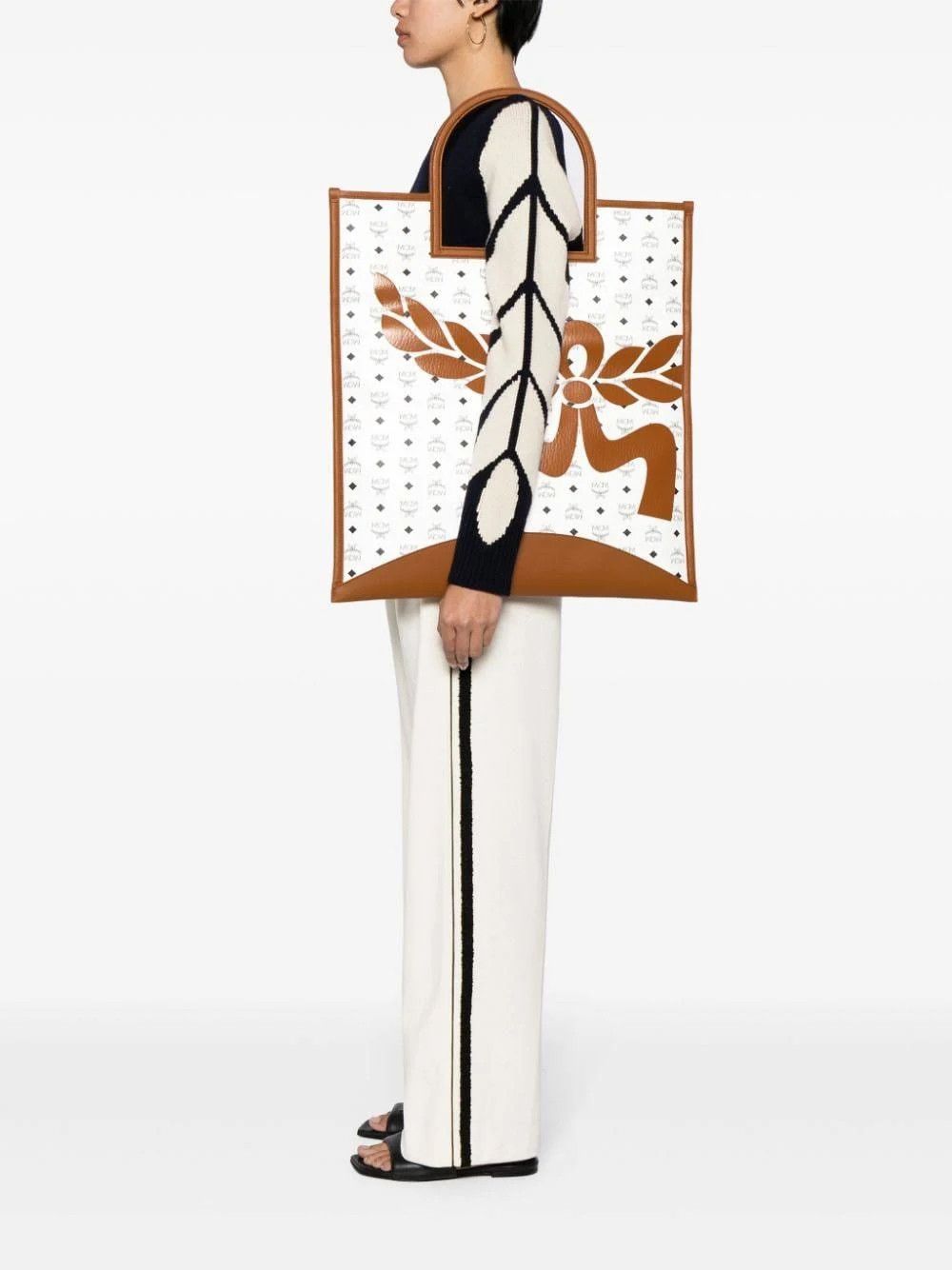 MCM o1mt1gz1224 Size: OS / Tote XLarge Bag in White/Brown Size ONE SIZE - 5 Thumbnail
