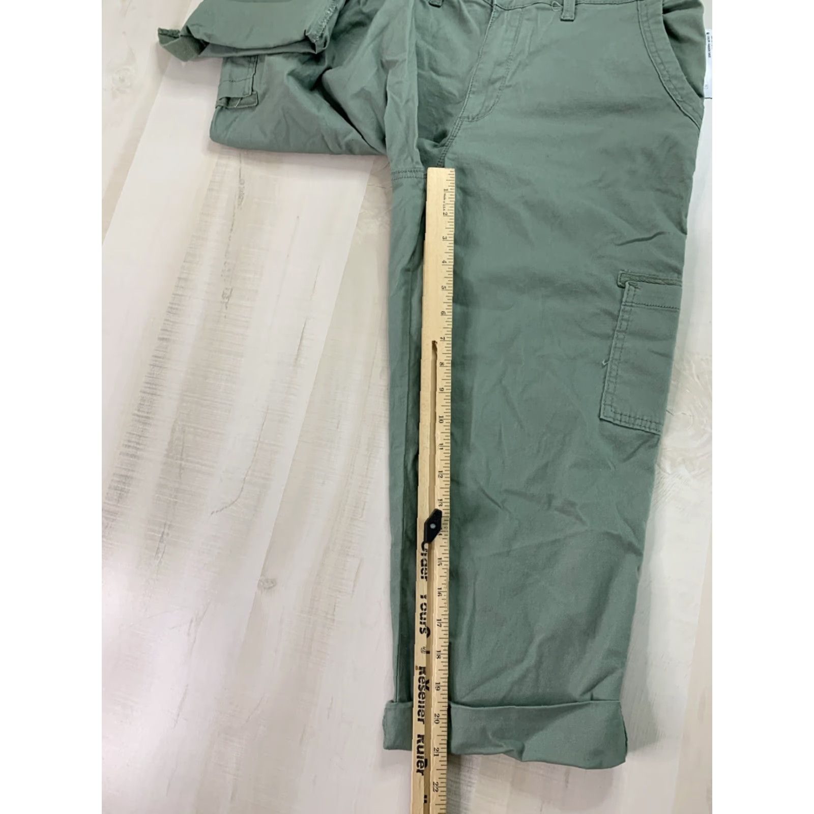 Gloria Vanderbilt Gloria Vanderbilt Garden Sage Cargo Capri Womens 8 NWD-12804 Size ONE SIZE - 4 Thumbnail