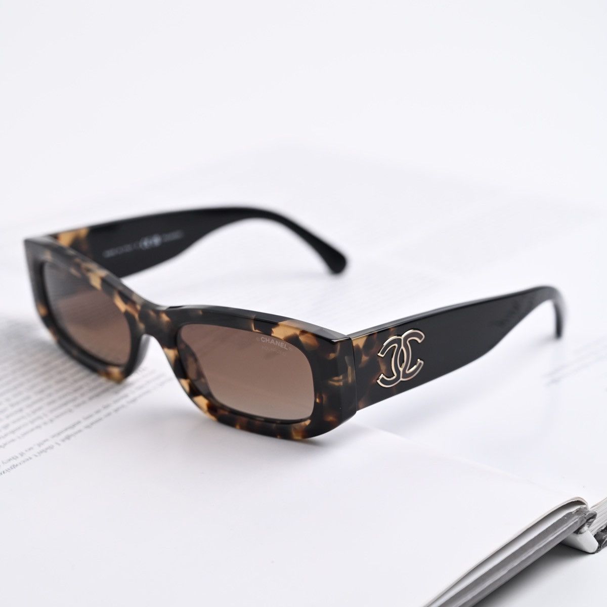 Chanel CHANEL 0CH5525 1770S9 SUNGLASSES Size ONE SIZE - 2 Thumbnail