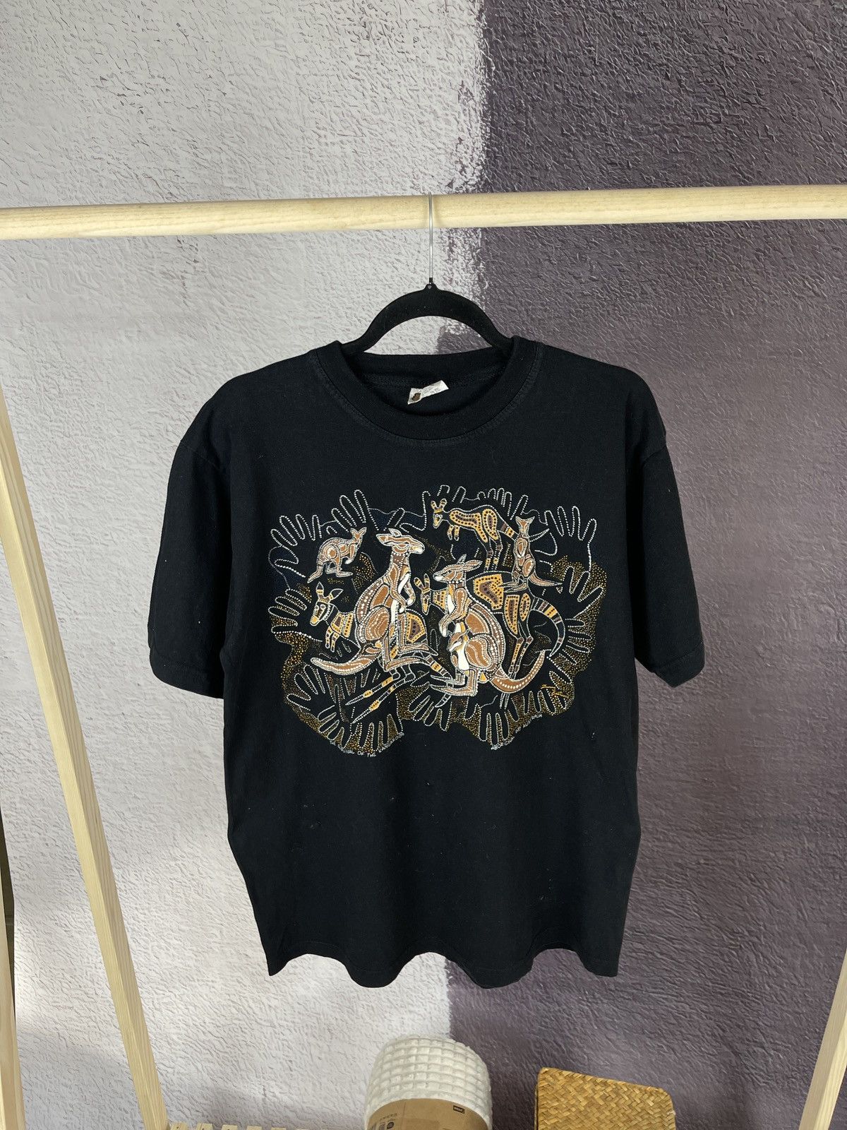 Vintage Authentic Aboriginal Art Kangaroos Survive Australia tee Size US M / EU 48-50 / 2 - 1 Thumbnail