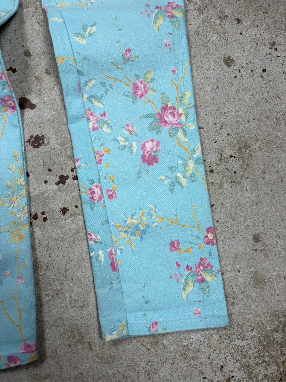 Roberto Cavalli Vintage 90s Roberto Cavalli Jeans Floral Print Flowers psych Size 26" / US 2 / IT 38 - 10 Thumbnail