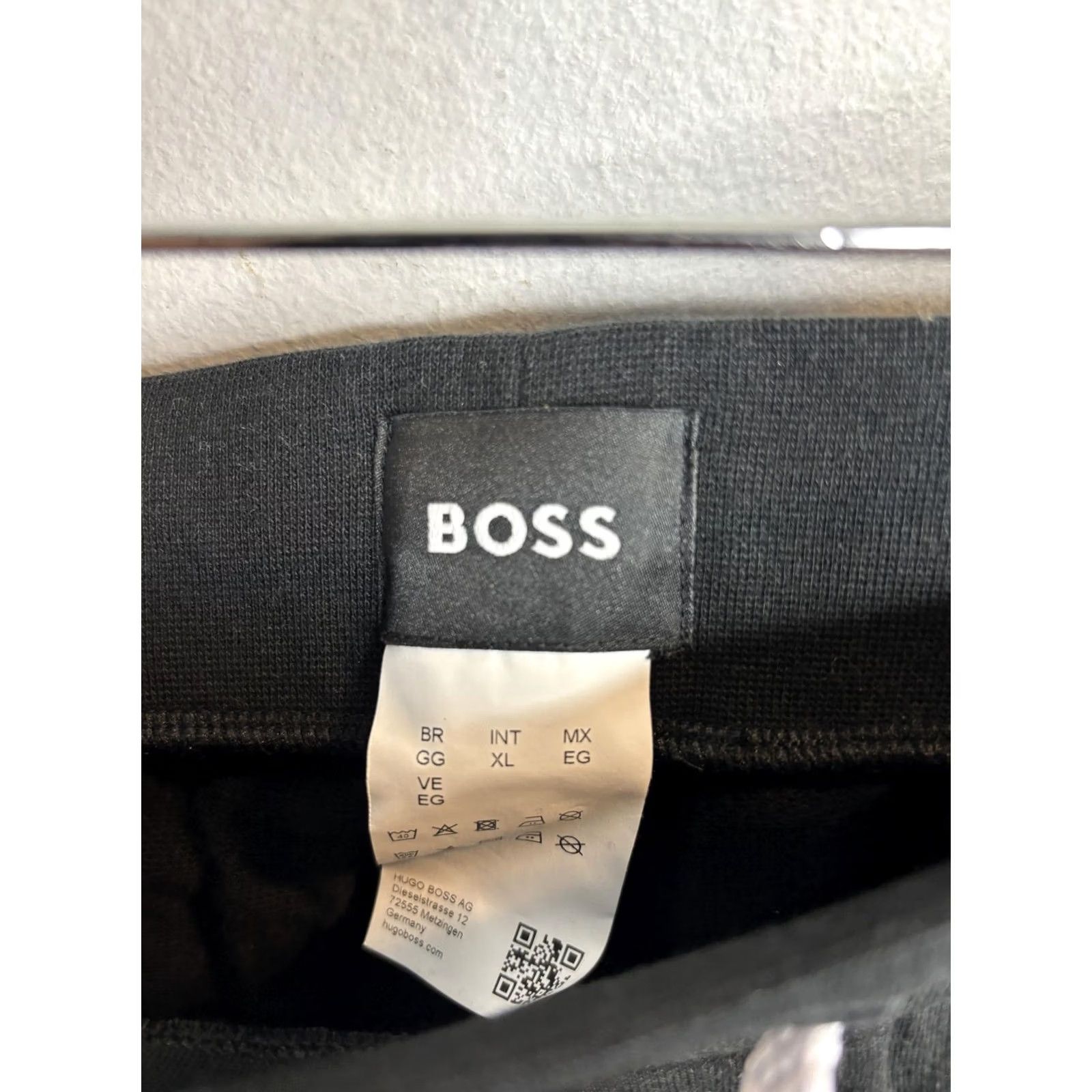 Vintage BOSS Sweatpants Mens XL Black Tapered Joggers Lounge Athletic Pants Pull On Ribbed Cuffs White Logo 29in Inseam Drawstring Regular Waist Size US 36 / EU 52 - 3 Thumbnail