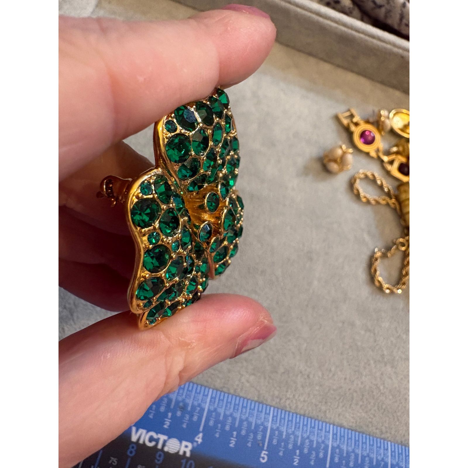 Monet Vintage Monet Emerald Green Rhinestone Floral Brooch Size ONE SIZE - 11 Thumbnail
