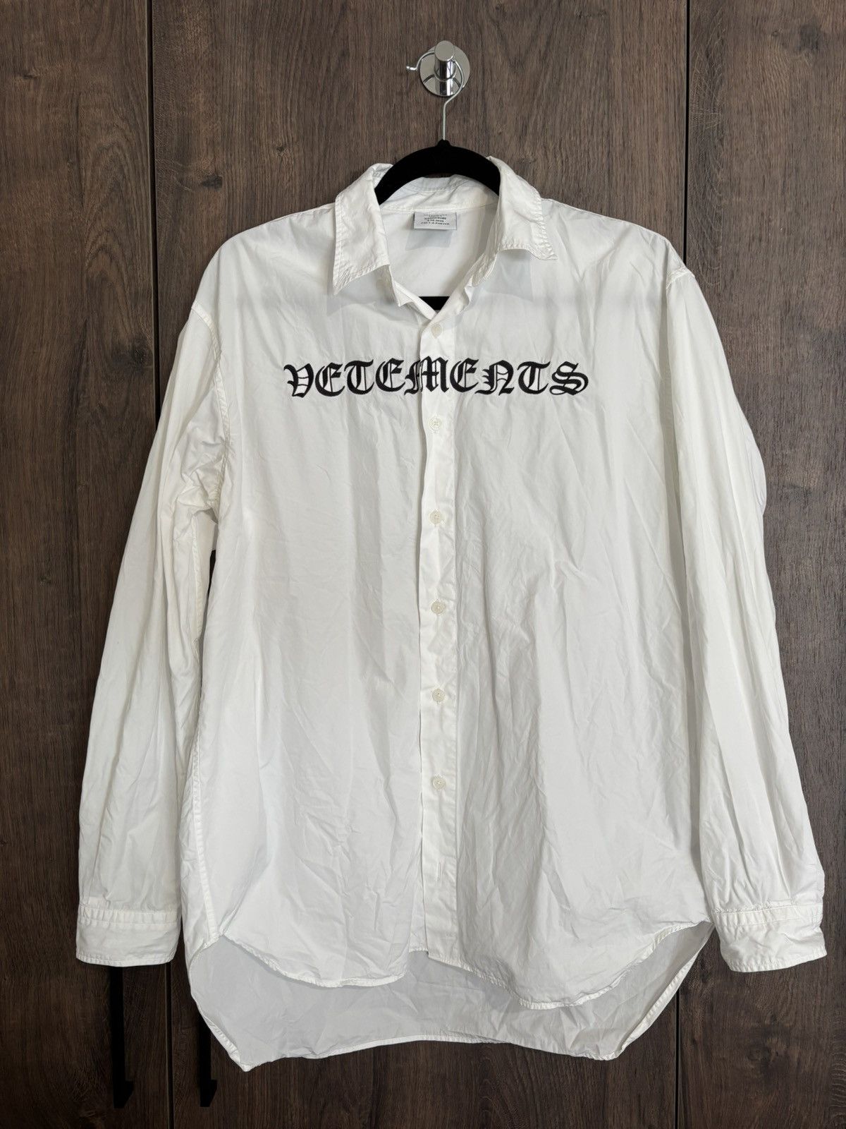 Vetements Vetements gothic logo long sleeve shirt | Grailed