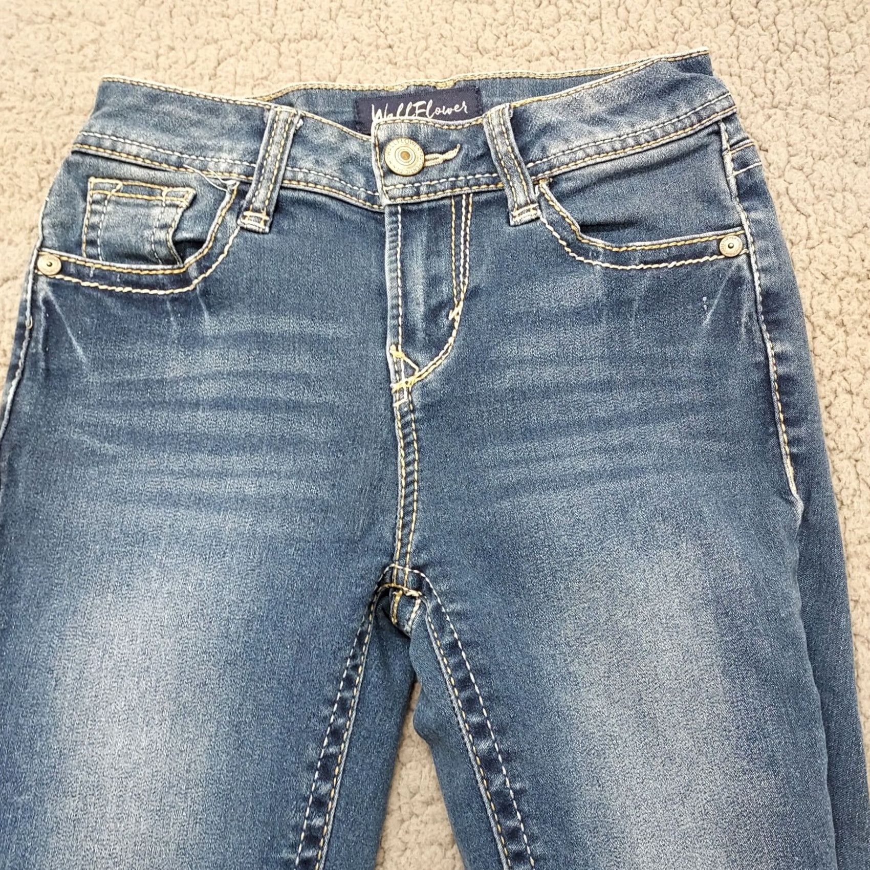 Vintage WALLFLOWER Jeans Women's Size 1 Reg Skinny 23x28 Blue Denim Slim 5-Pocket Capris California Beach City Flower Pattern Size 25" / US 0 / IT 36 - 6 Thumbnail