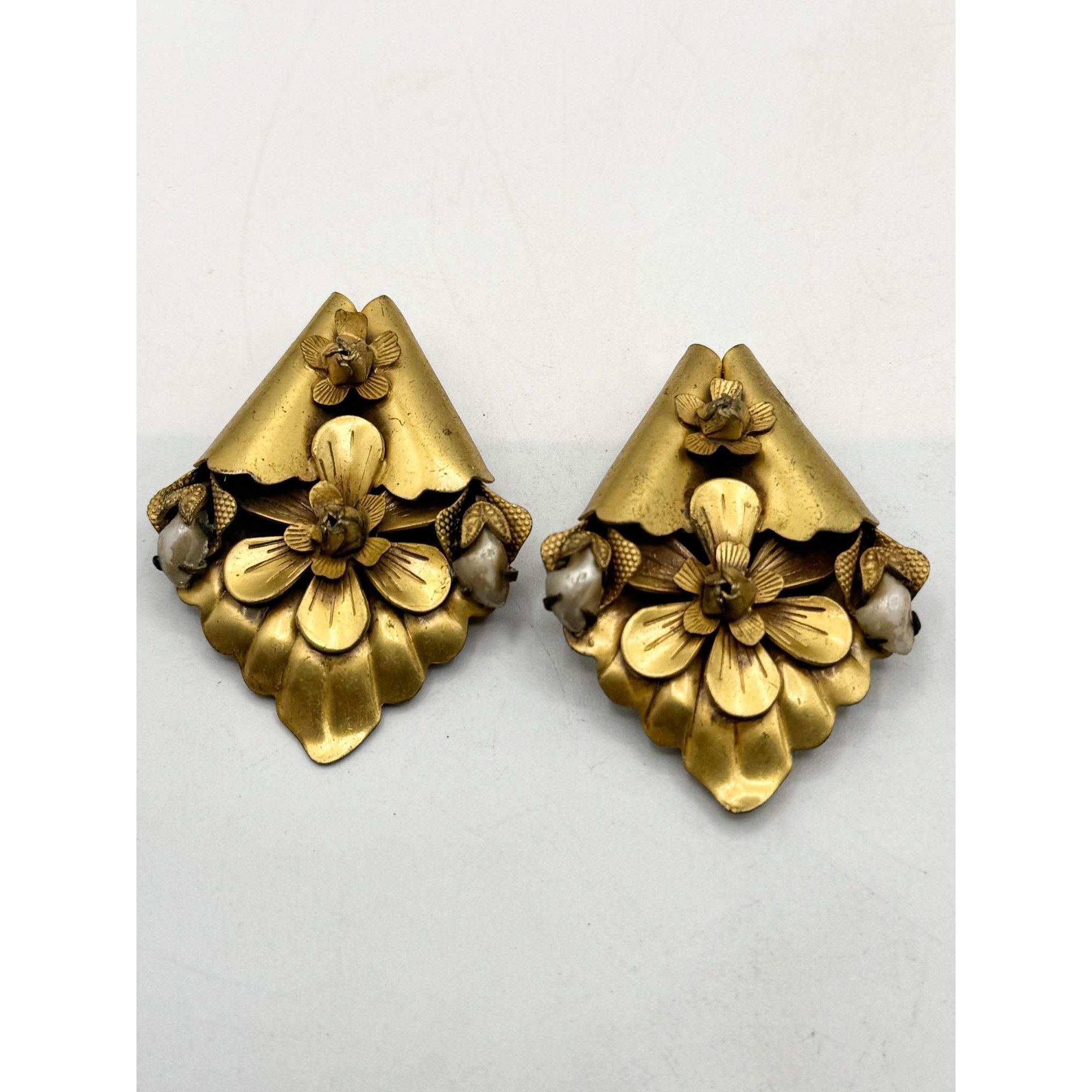 Vintage Vintage Estate floral pearl dress clips set of two Size ONE SIZE - 2 Thumbnail