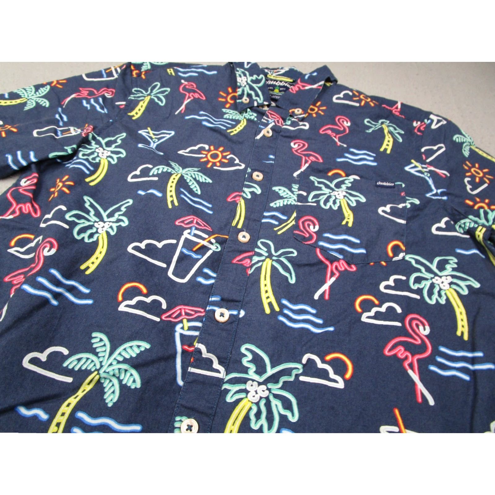 Chubbies CHUBBIES Men's Large Blue Hawaiian Button-Up Shirt Short Sleeve AOP Palms Flamingos 90s Tropical Size US L / EU 52-54 / 3 - 2 Thumbnail