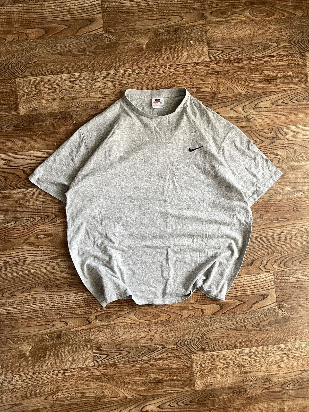 Nike × Vintage Rare Vintage Nike Swoosh Backhit Grey T Shirt Size US XL / EU 56 / 4 - 1 Thumbnail