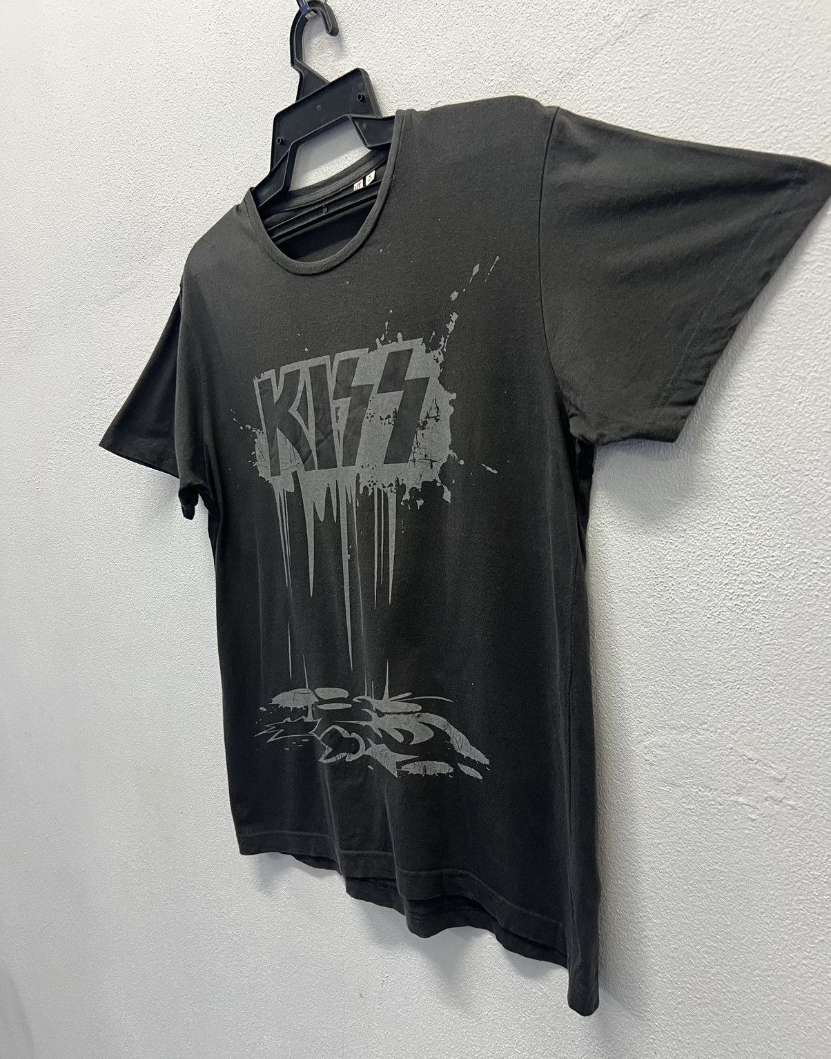 Band Tees × KISS × Uniqlo 🔥grailsale🔥 KISS UNIQLO BY LIVE NATION MERCHANDISE SHIRT Size US M / EU 48-50 / 2 - 4 Thumbnail